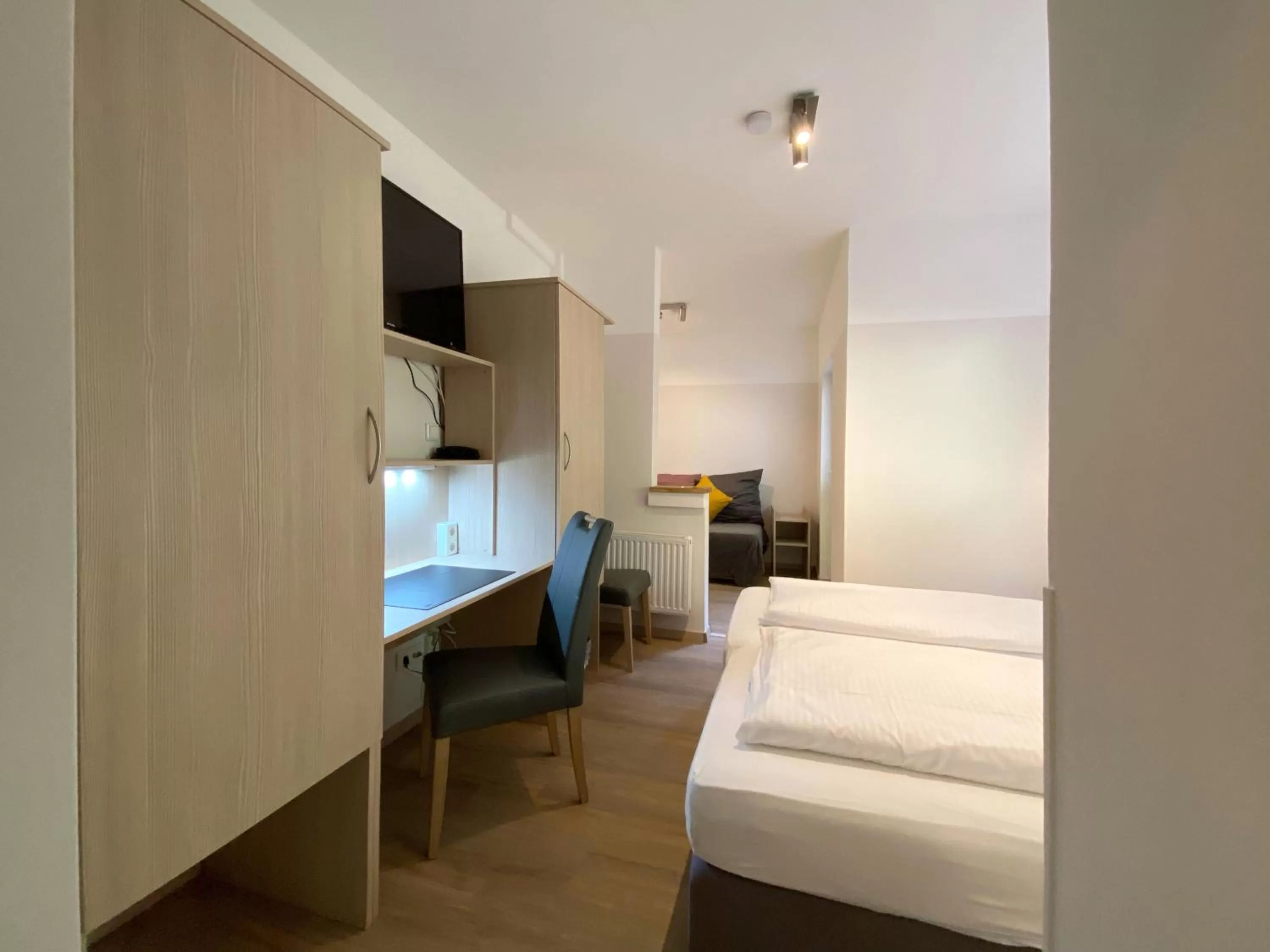 Bedroom, Bed in also-Hotel an der Hardt