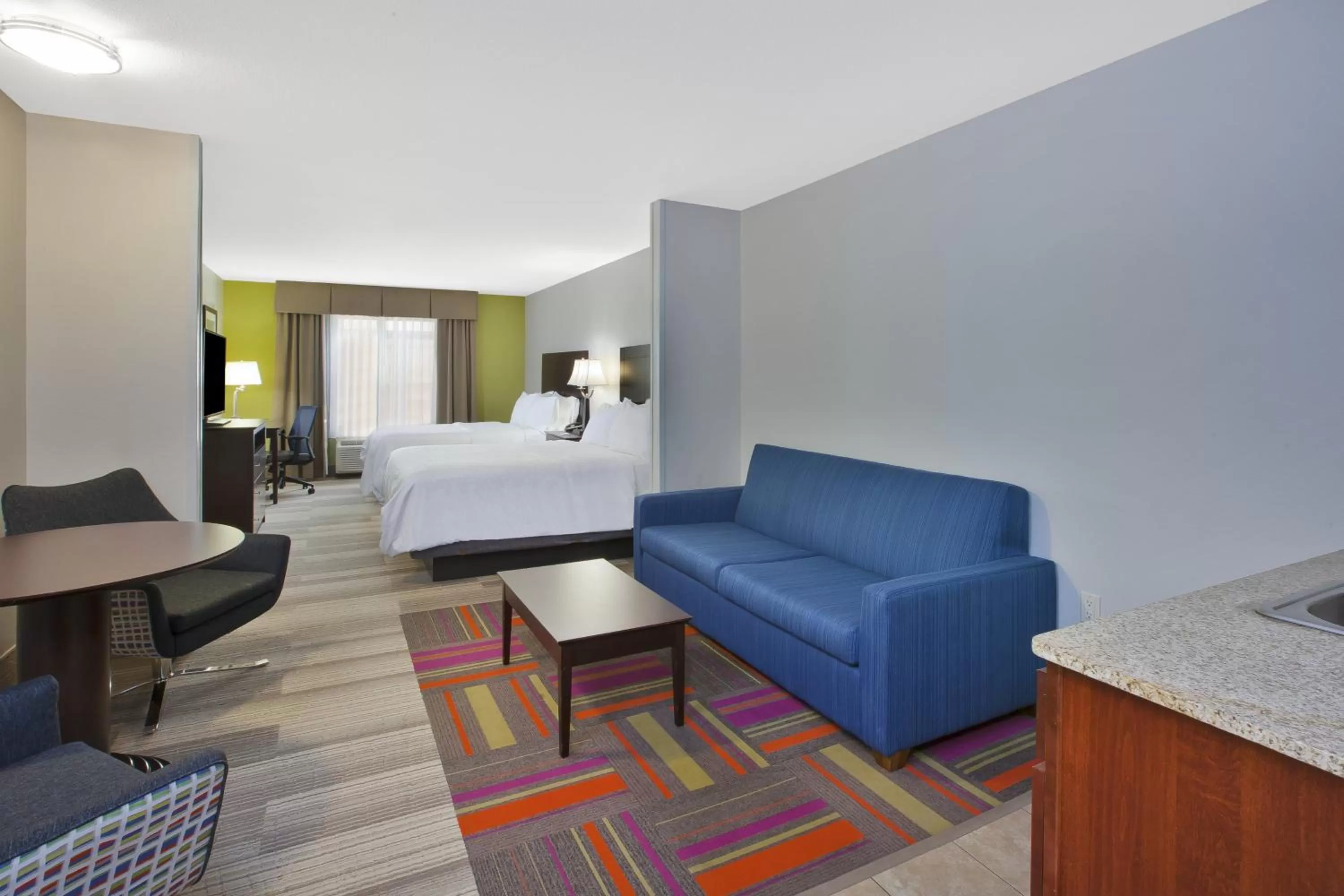 Photo of the whole room, Bed in Holiday Inn Express Niles by IHG