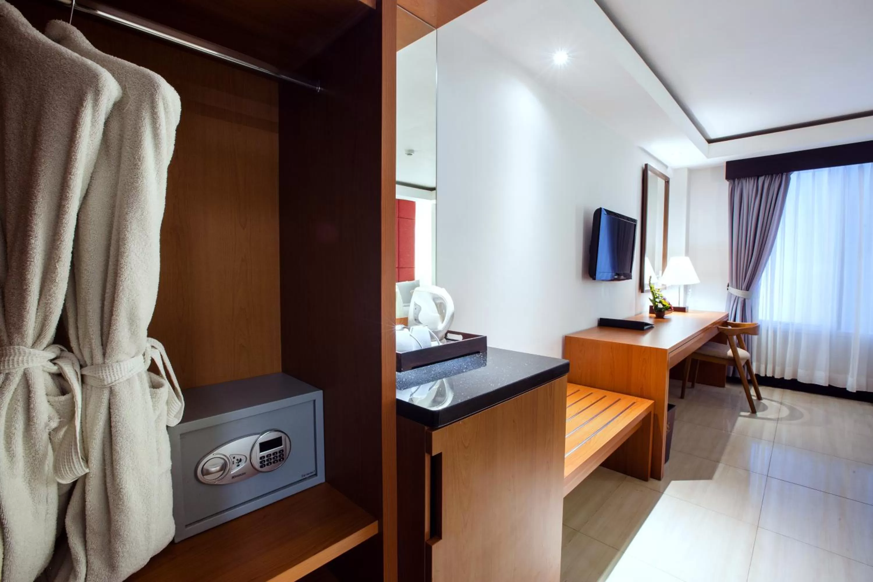 Area and facilities, Bed in Royal Regantris Kuta