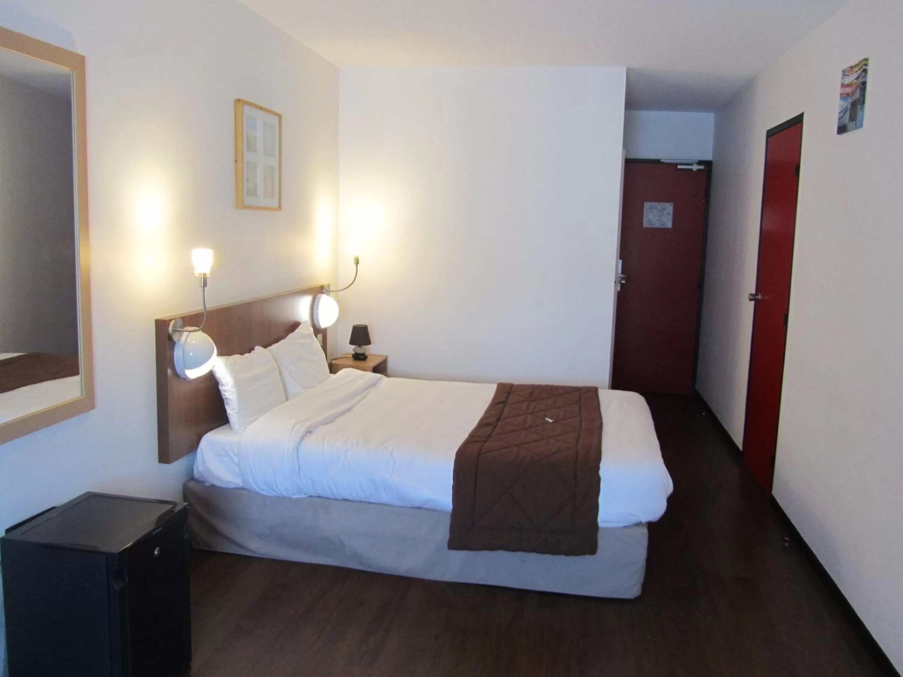 Photo of the whole room, Bed in Hôtel Le Saint Joseph