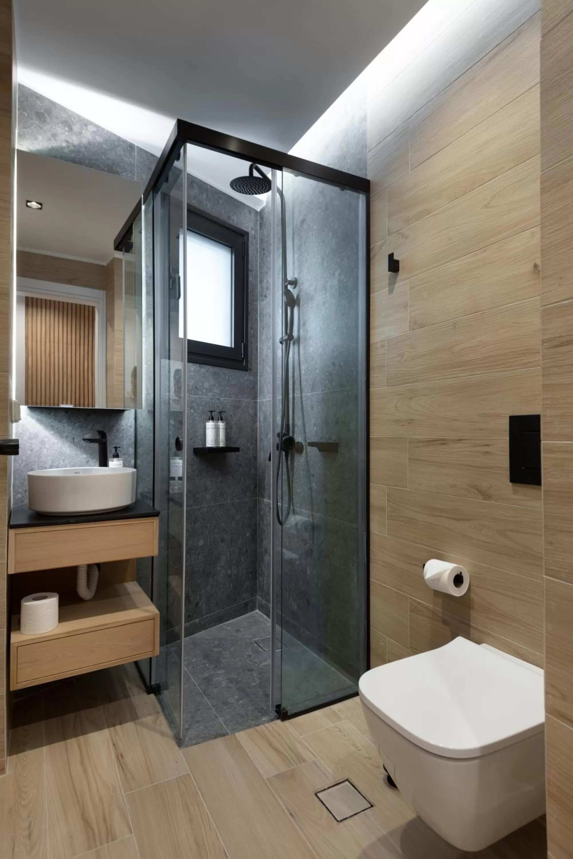 Shower, Bed in LUX&EASY Athens Downtown Residences