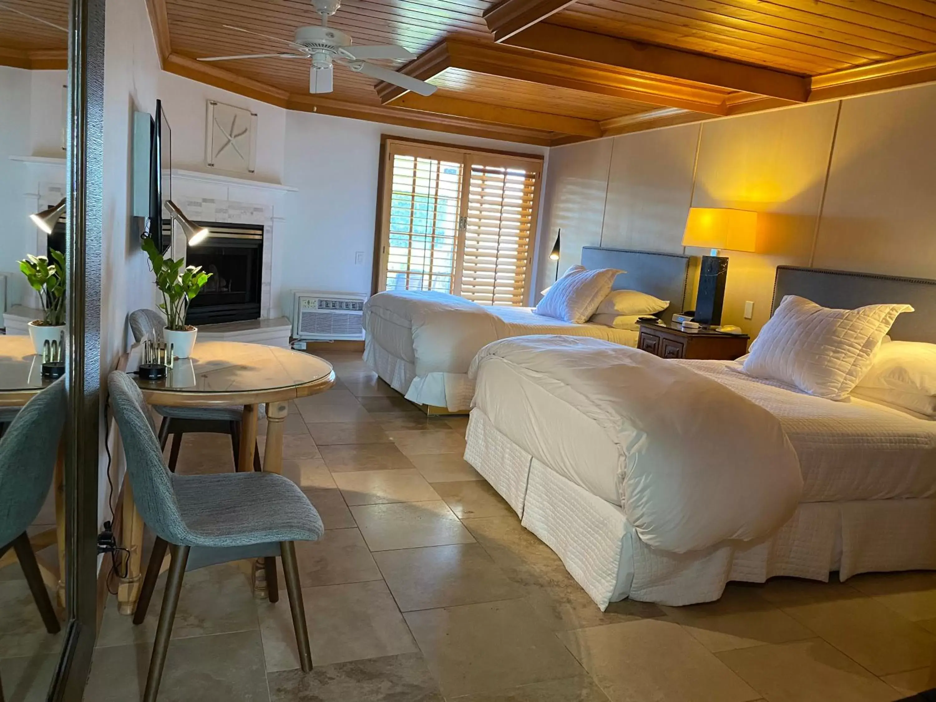 Double Queen Room with Garden View in Inn On SummerHill Double Queen Room with Garden View in Inn On SummerHill