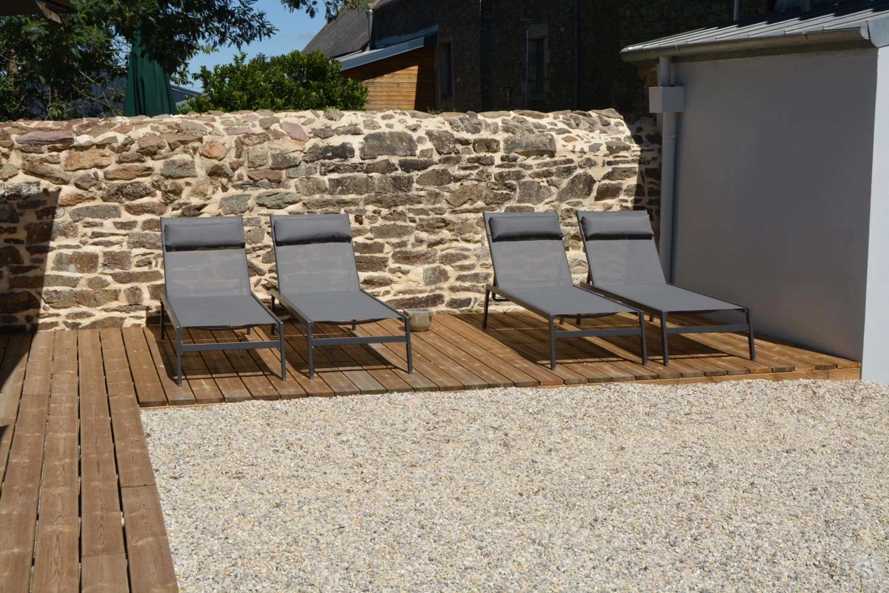 Patio in Lebeau Repos