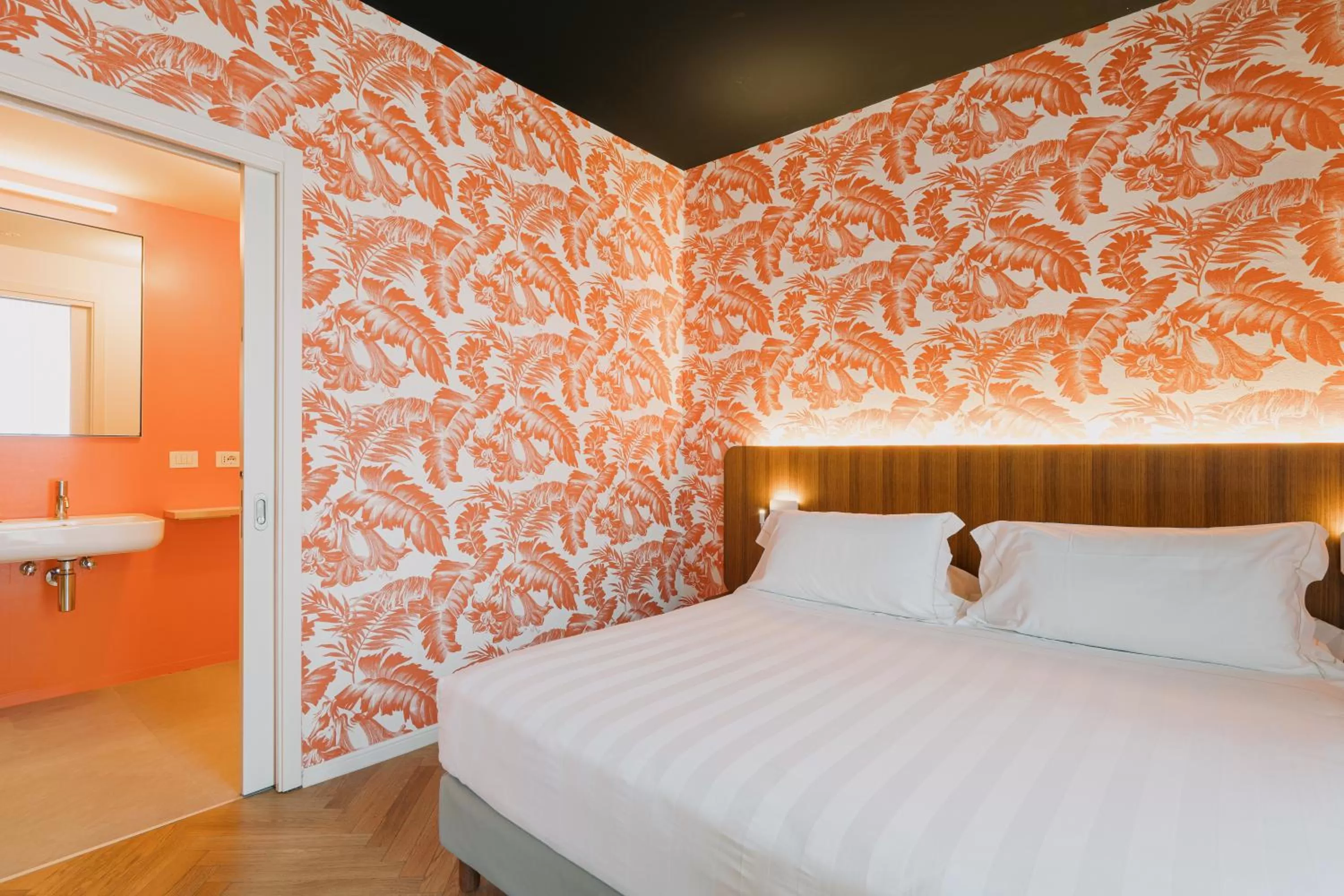 Bed in Collini Rooms, WorldHotels Crafted