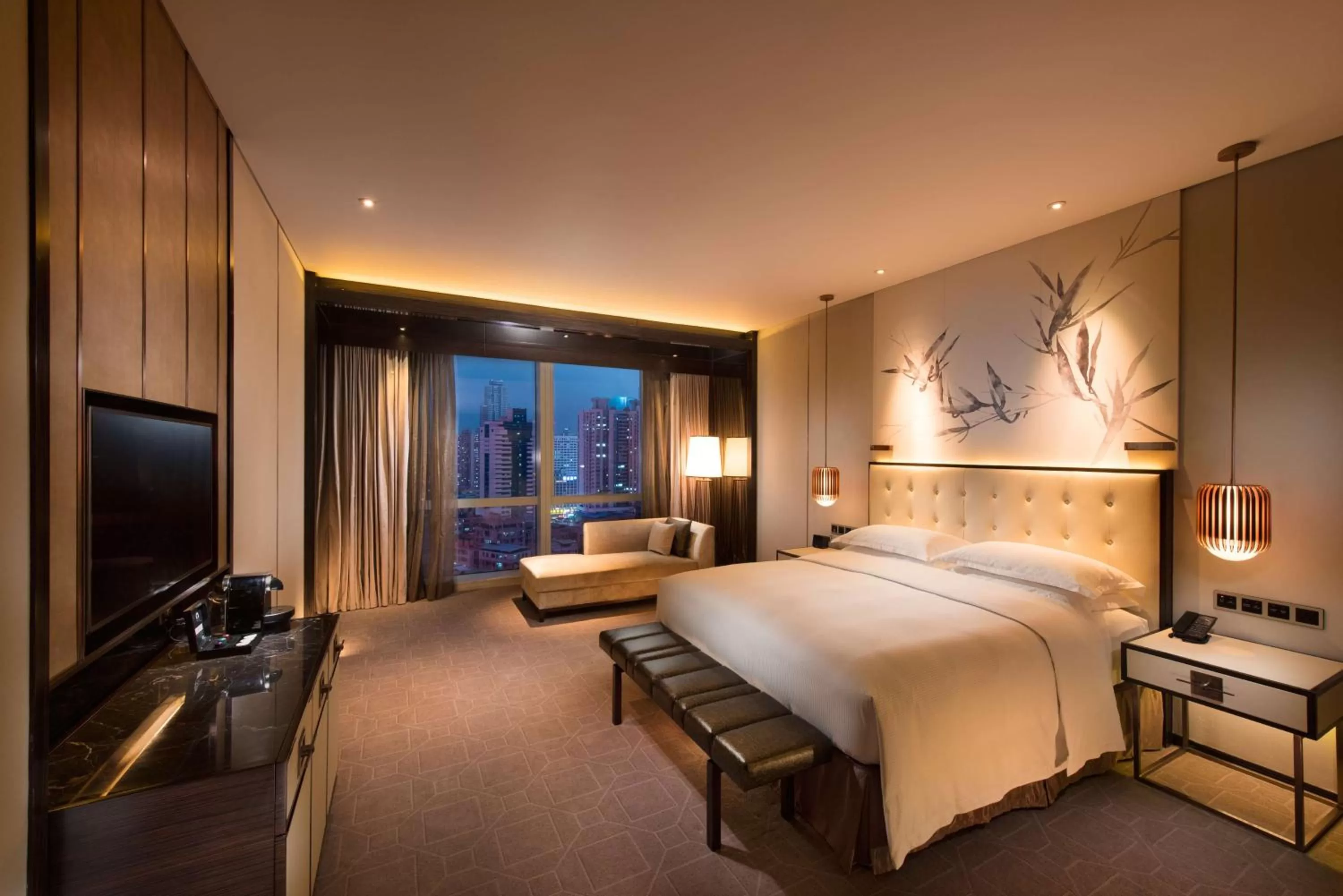 Bedroom, Bed in Hilton Shenzhen Futian