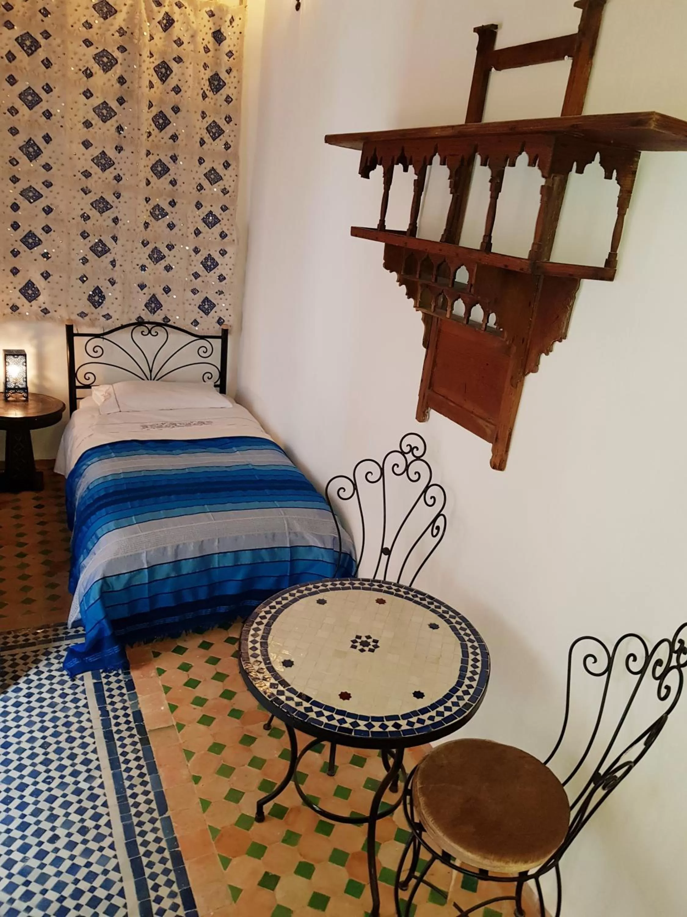 Seating area, Bed in Riad Inspira