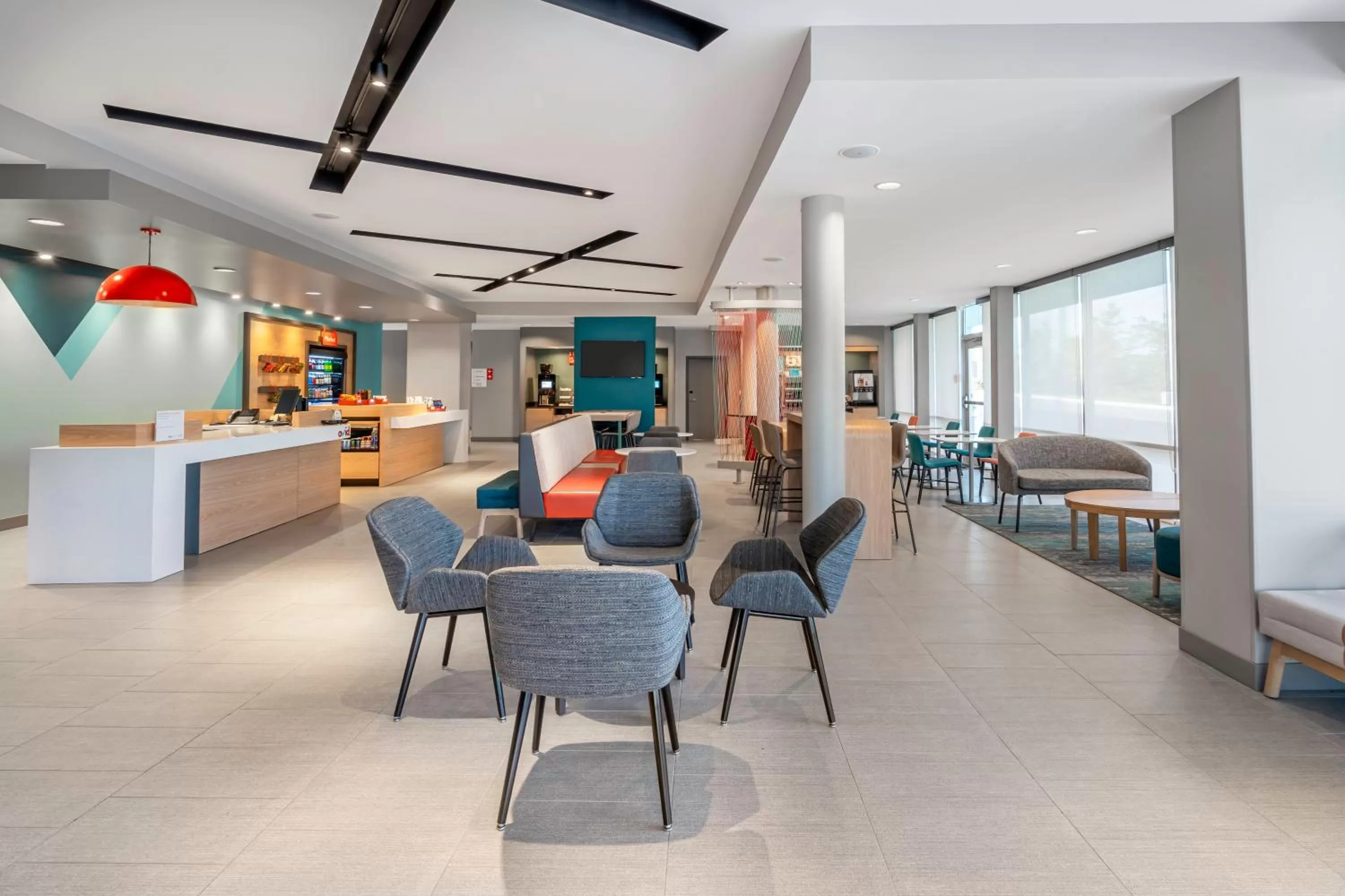 Lobby or reception in avid hotels Milwaukee West - Waukesha by IHG