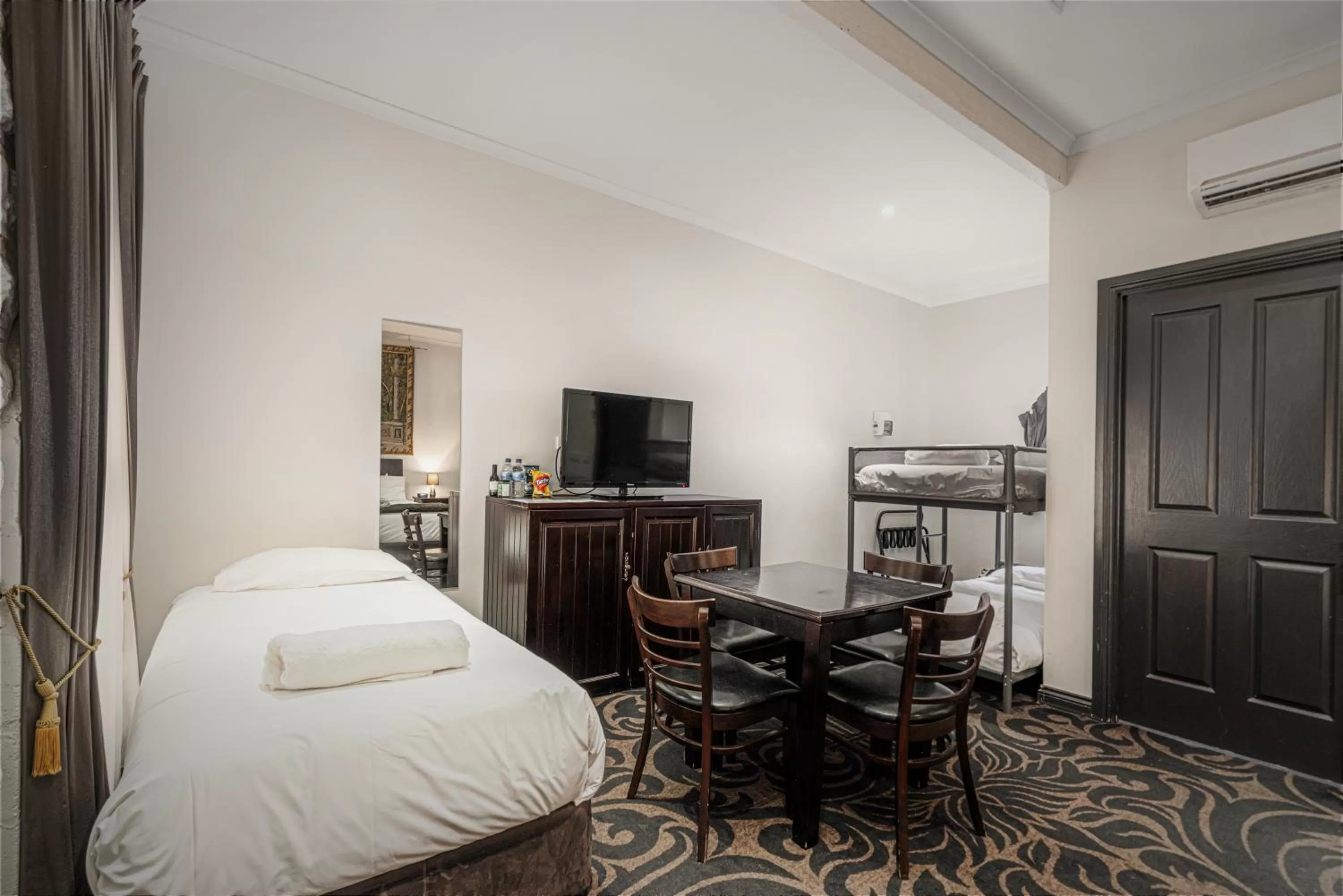 Bed in Big4 Kryal Castle Holiday Park Ballarat