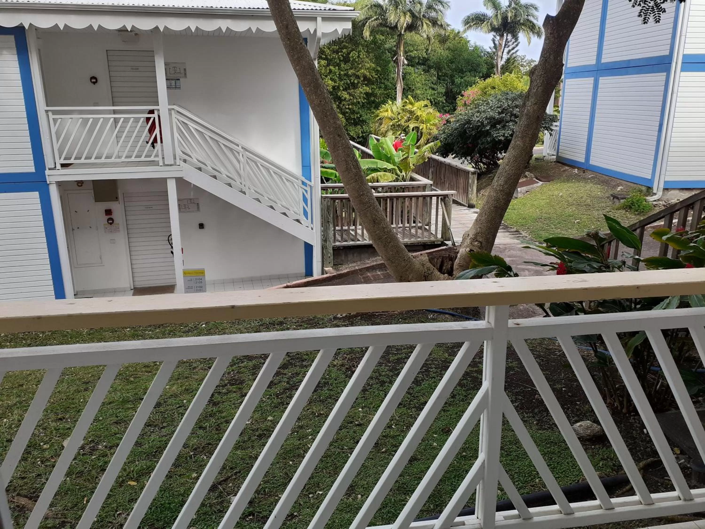 Balcony/Terrace in Le Studio les Tropiques au Village MANGANAO