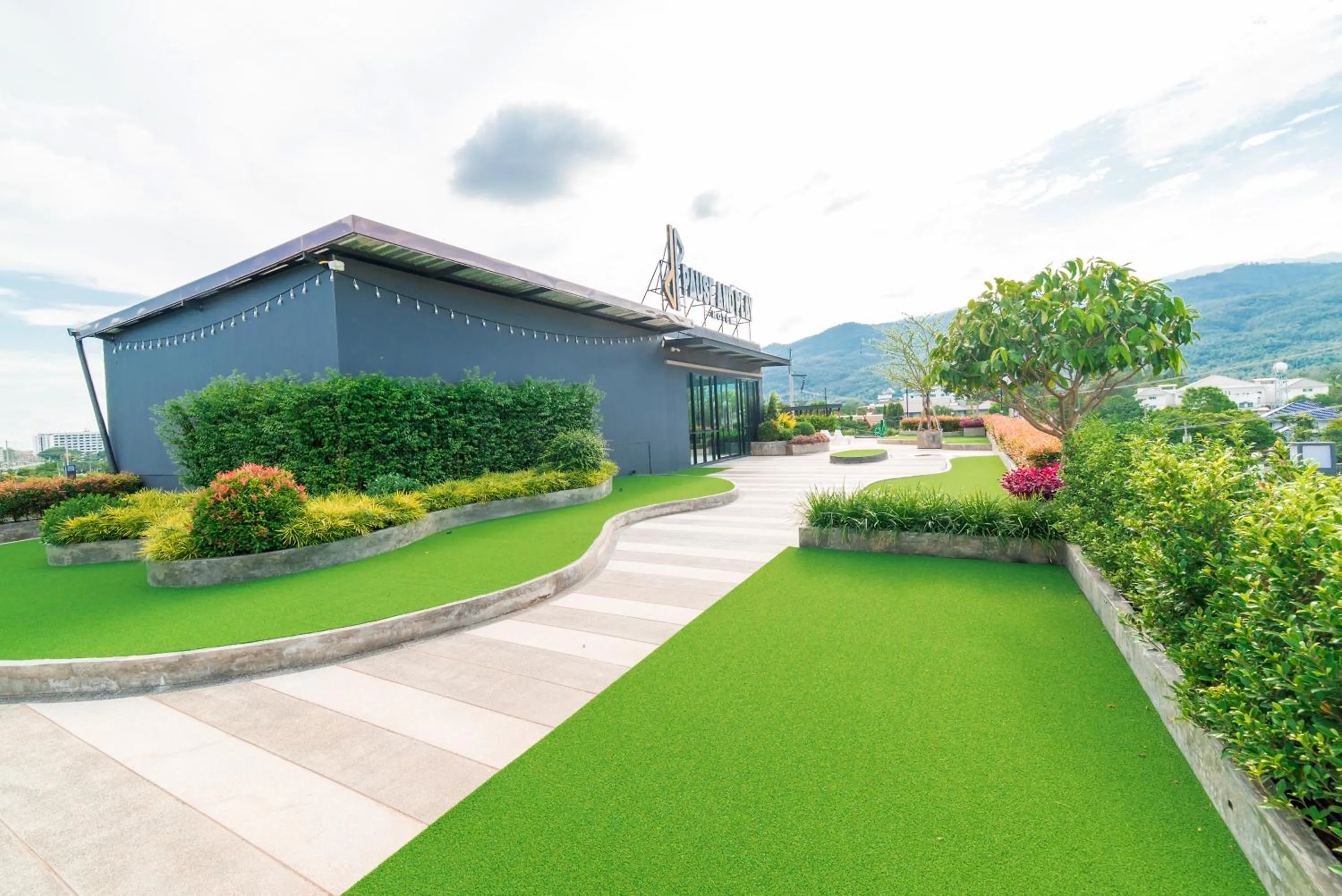 Garden in Pause and Play Hotel