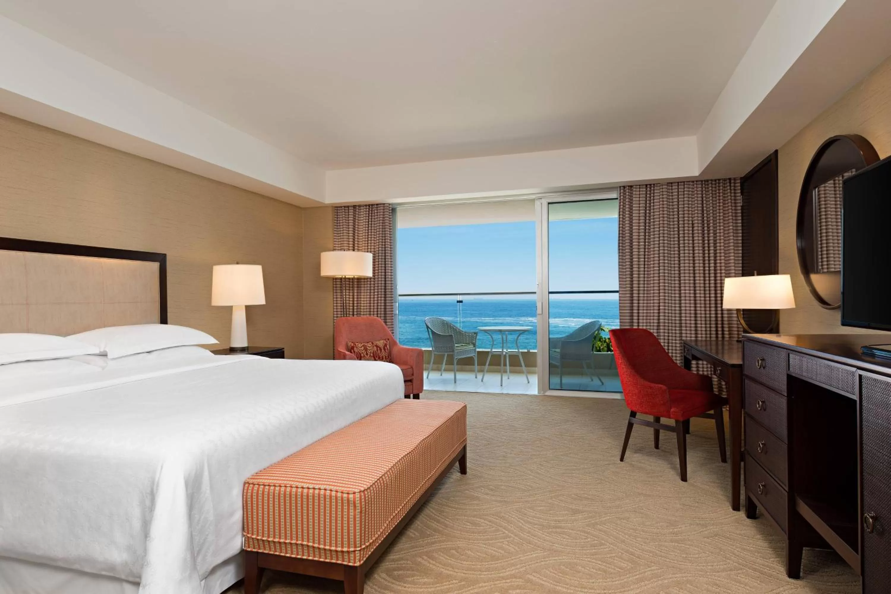 Photo of the whole room, Bed in Sheraton Grand Rio Hotel & Resort