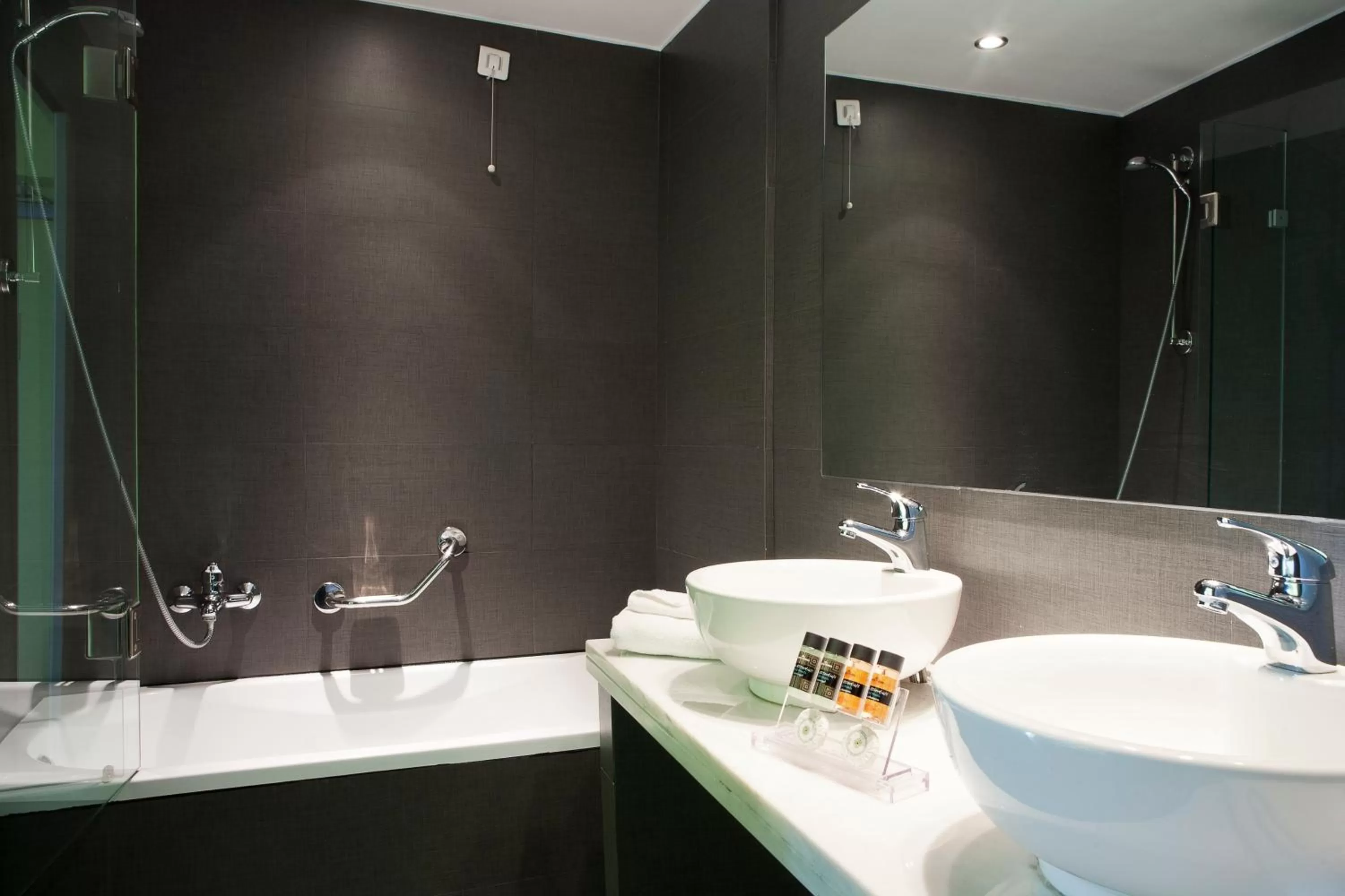 Bathroom in Athens Center Square Hotel