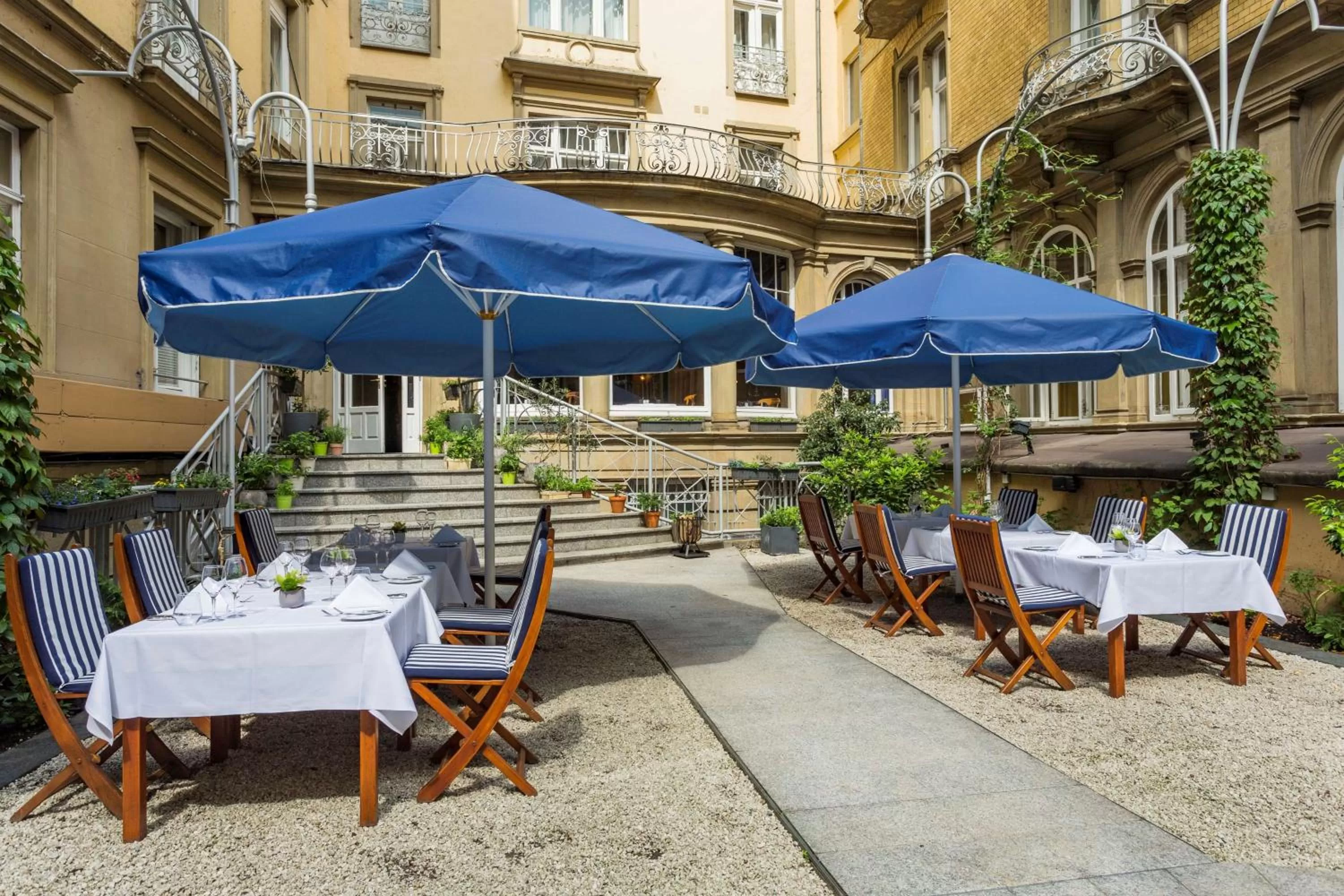 Restaurant/places to eat in Radisson Blu Hotel Schwarzer Bock Wiesbaden