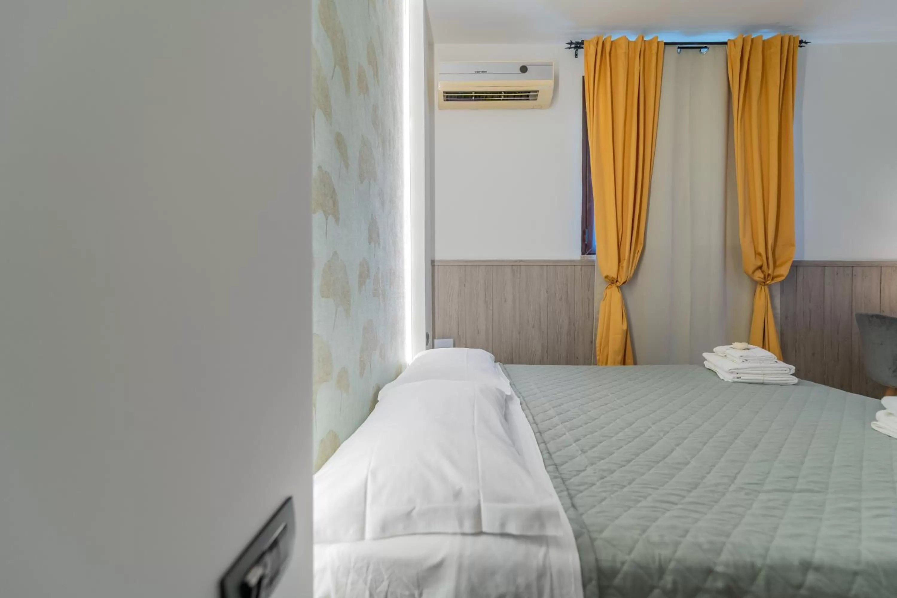 Decorative detail, Bed in Villa Rocla guest house Pompei