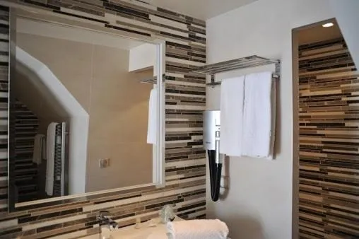 Bathroom in Hotel de L'Universite