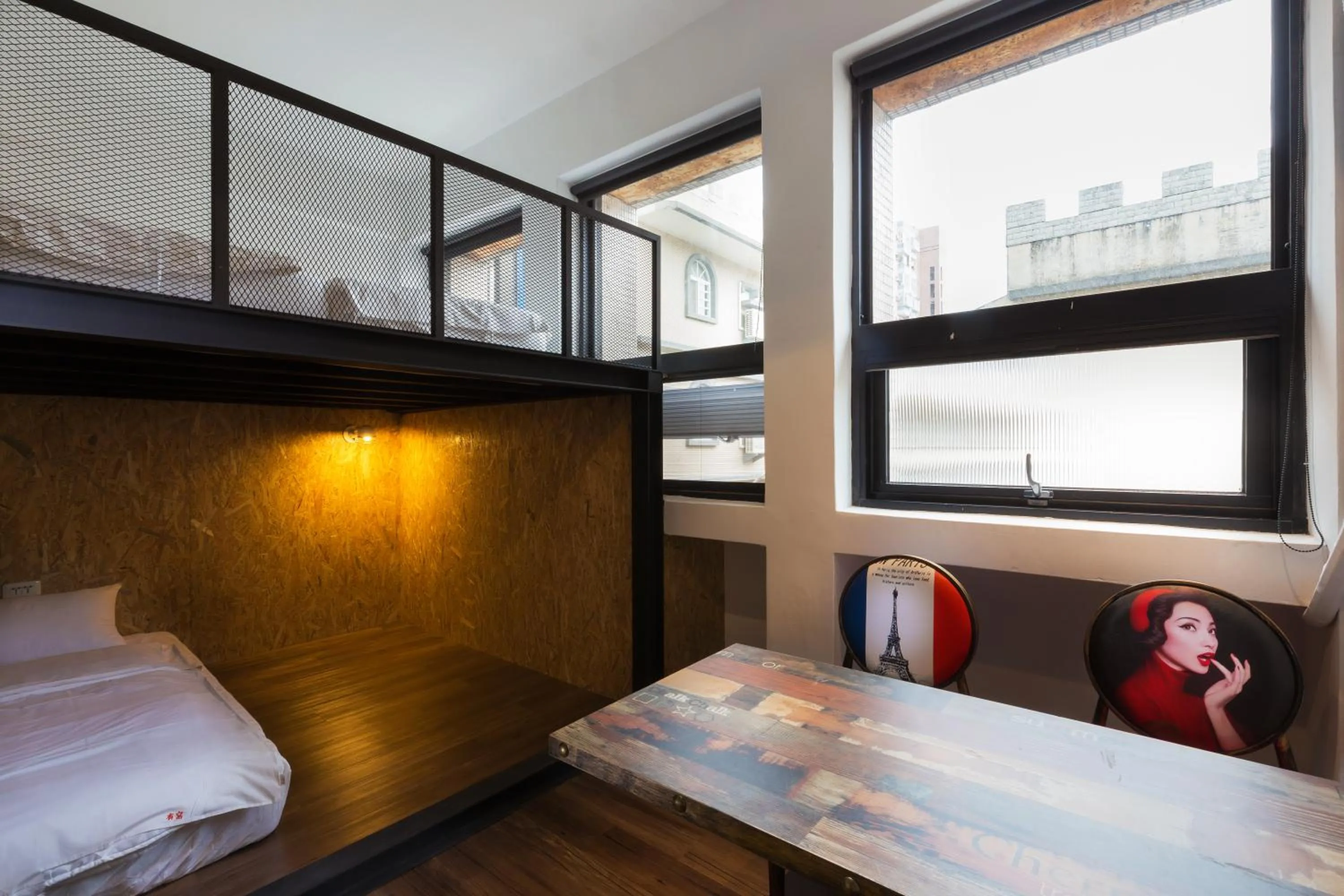 Seating area, Bed in You Worth Inn