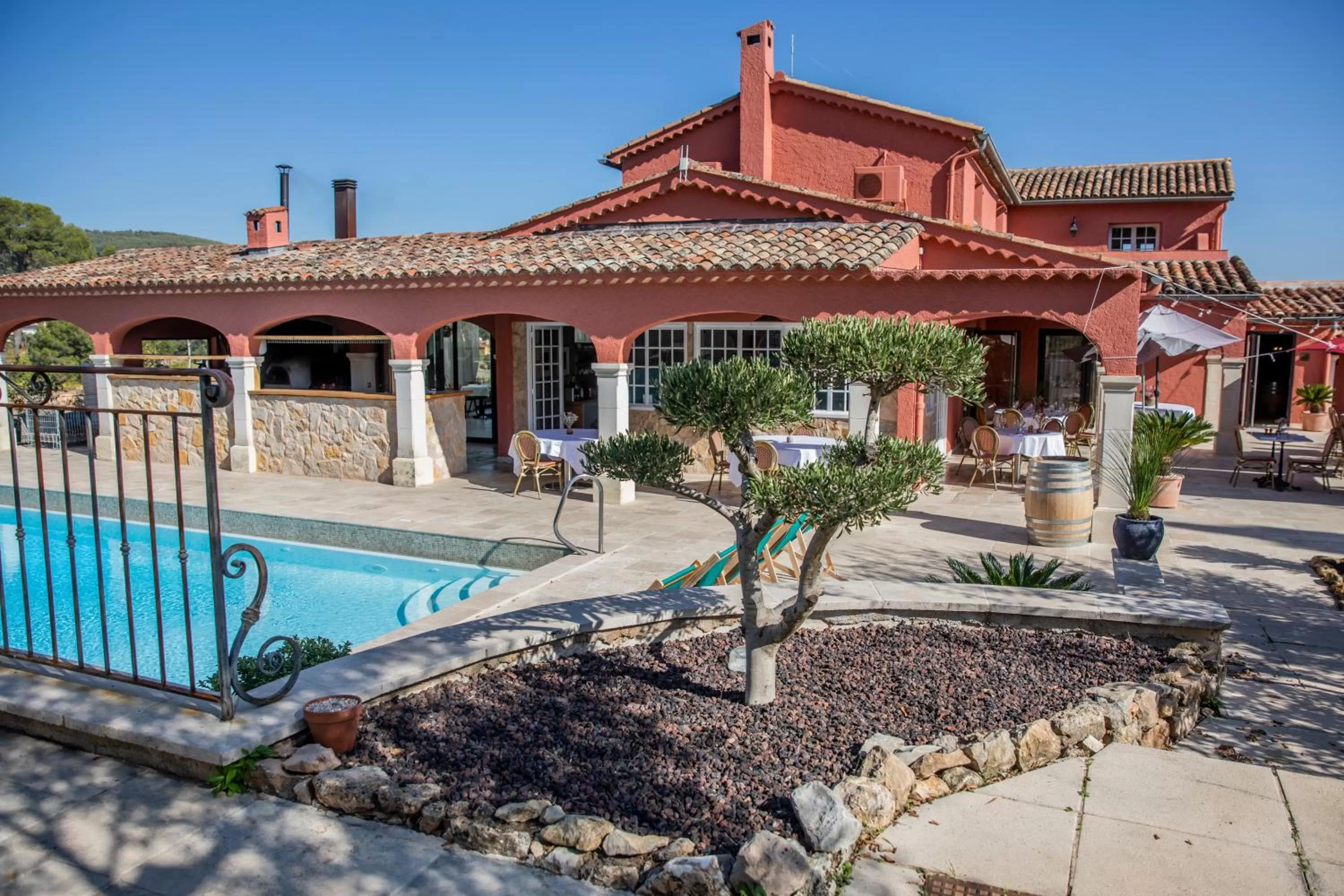 Restaurant/places to eat in Domaine Rabiega - Vineyard and Boutique hotel