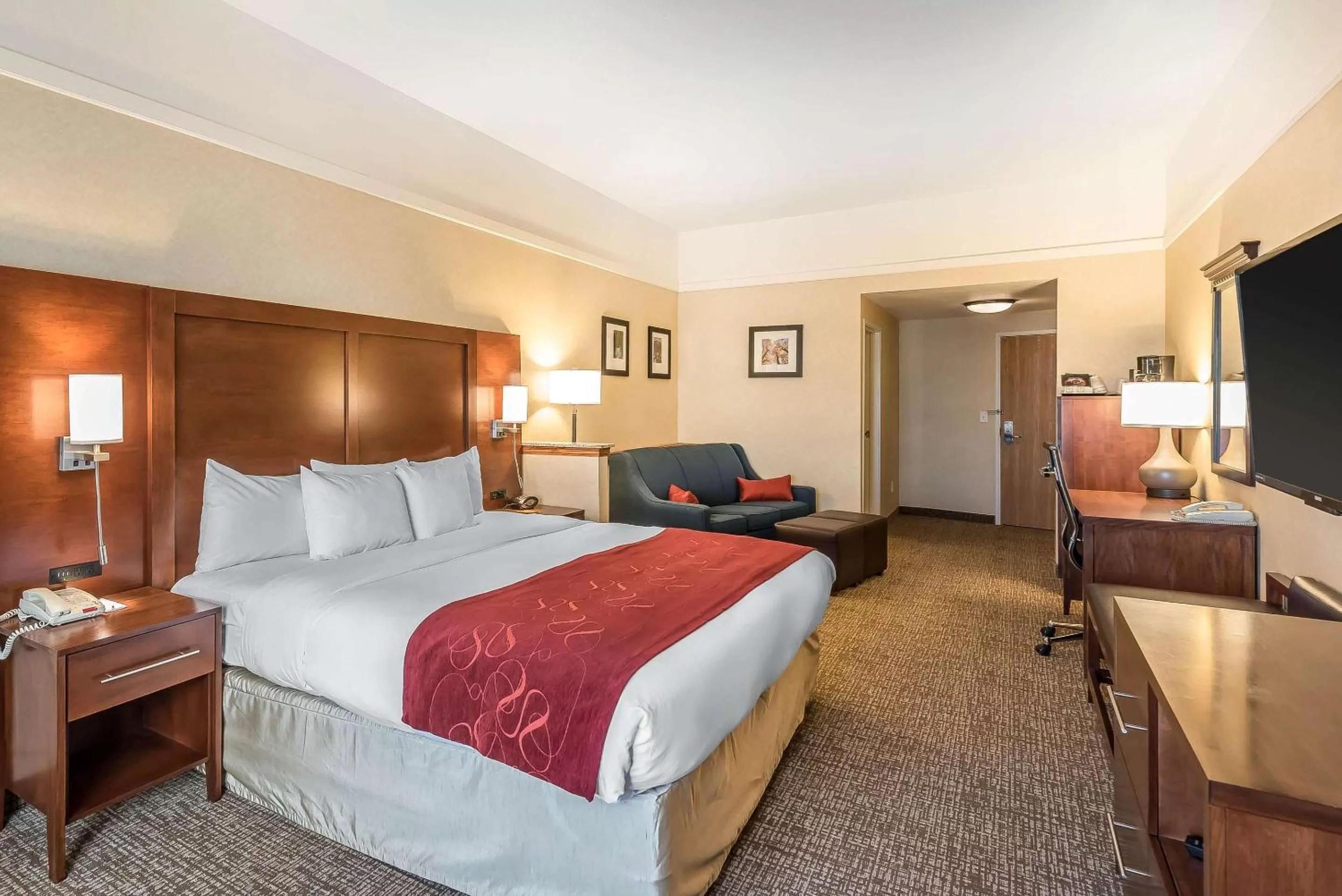 Business King Suite with Roll-In Shower - Accessible/Non-Smoking in Comfort Suites Longmont