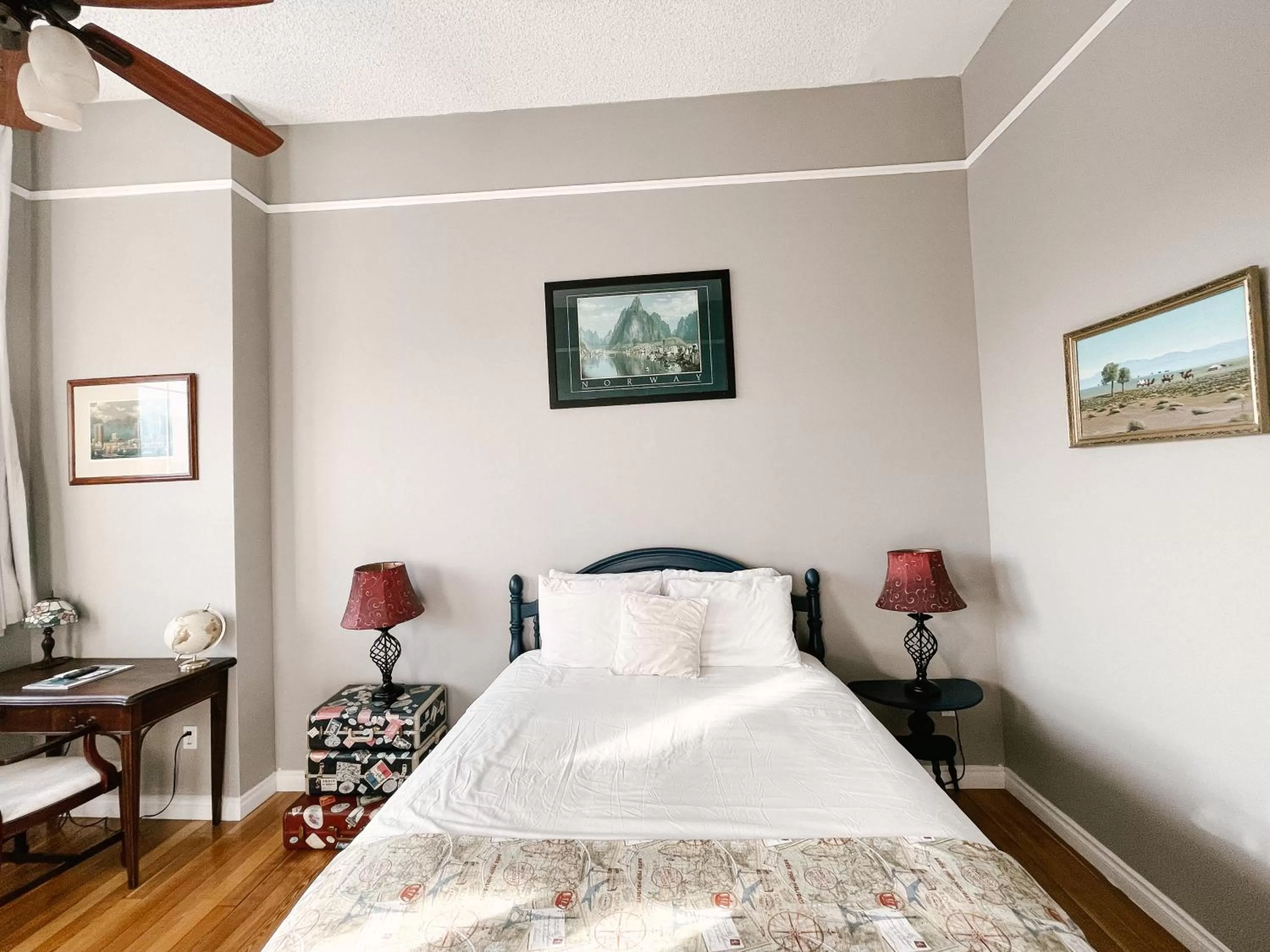 Bed in Northside School Bed & Breakfast