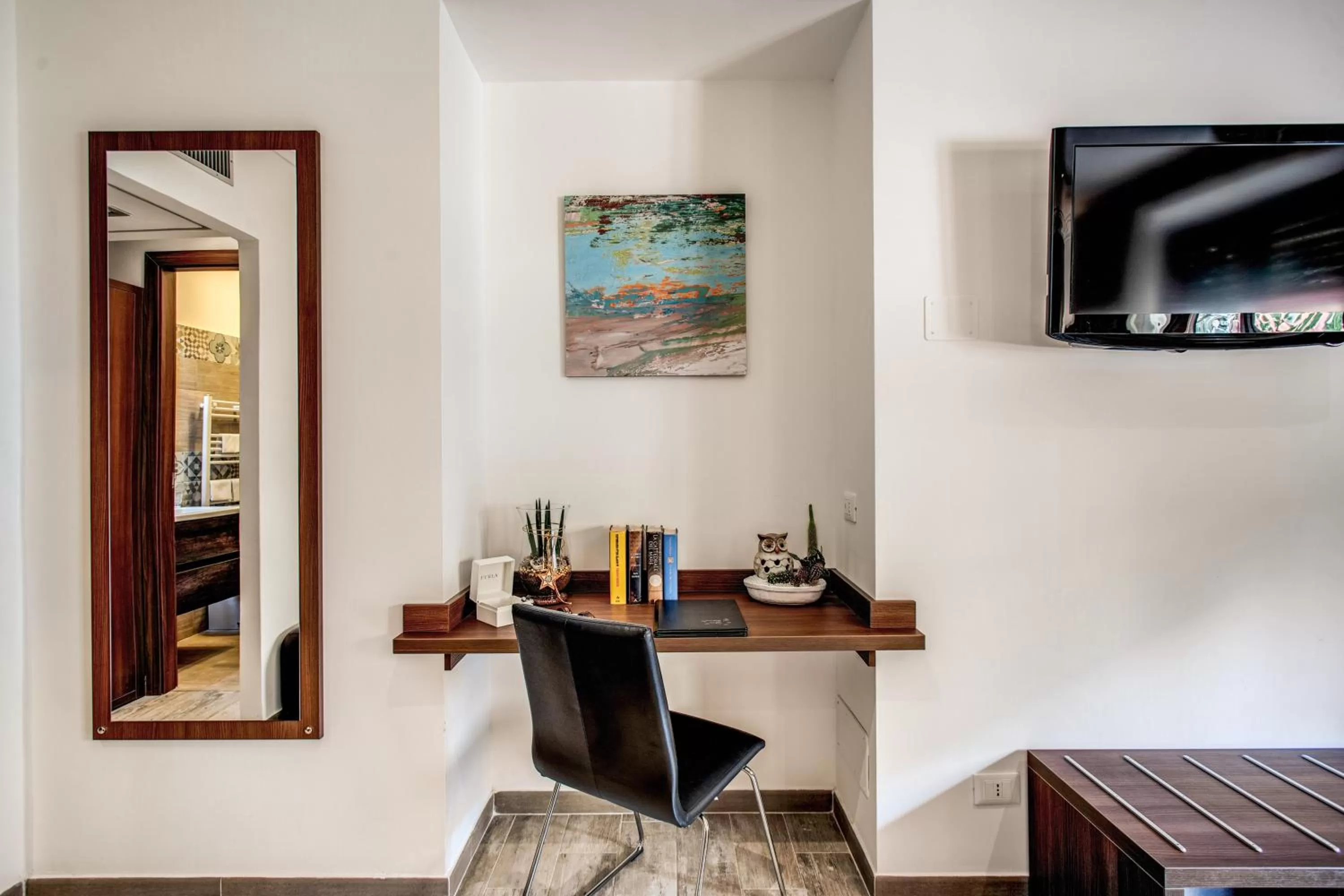 Decorative detail in Rome Garden Hotel