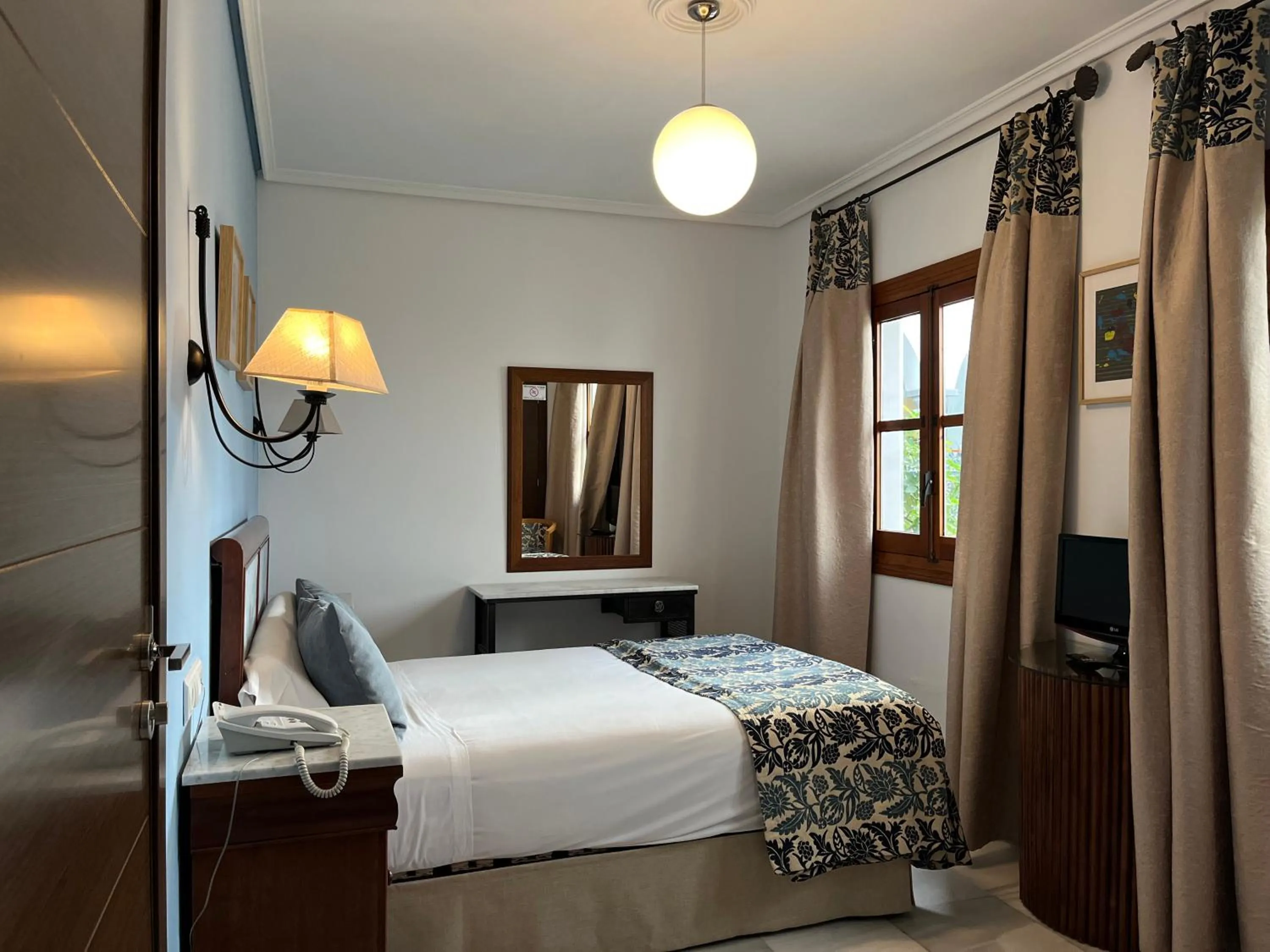 Bed in Hotel Maestre