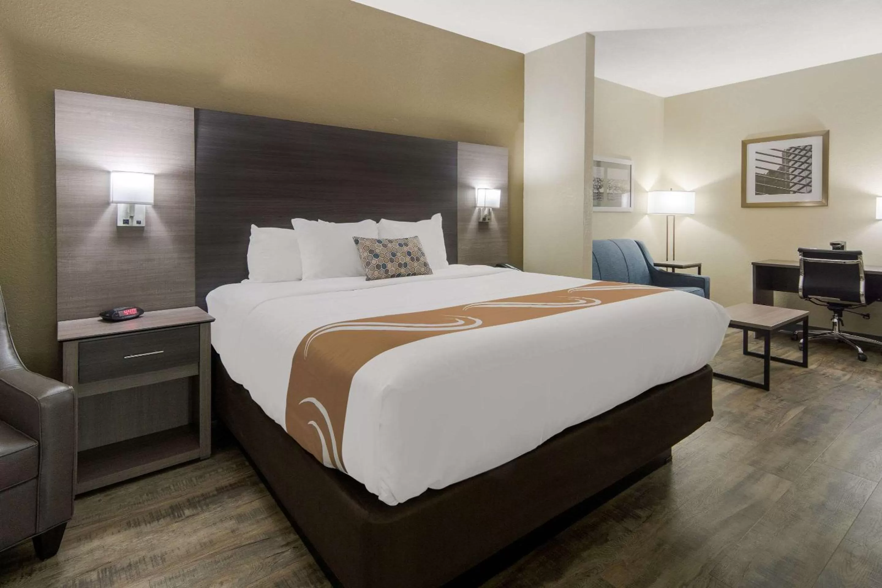 Bedroom, Bed in Quality Inn & Suites Roanoke - Fort Worth North