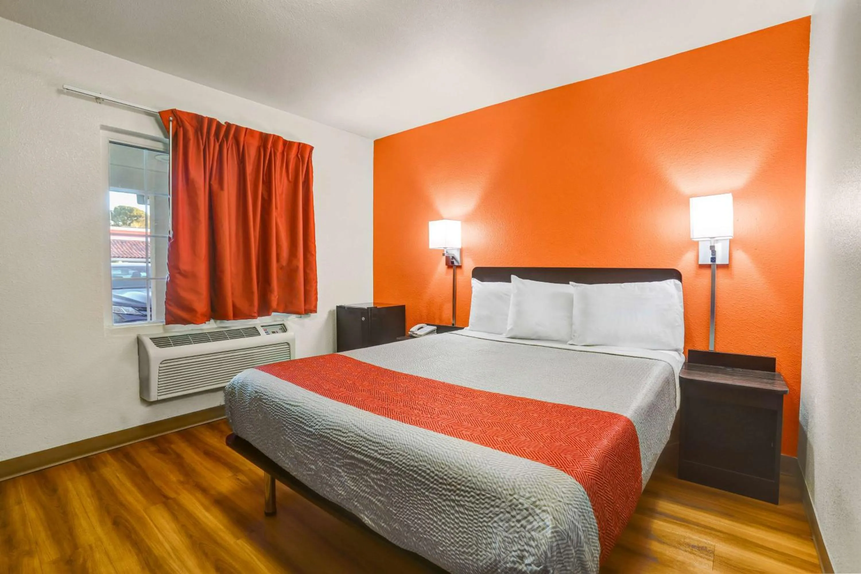 Bedroom, Bed in Motel 6-Marysville, CA