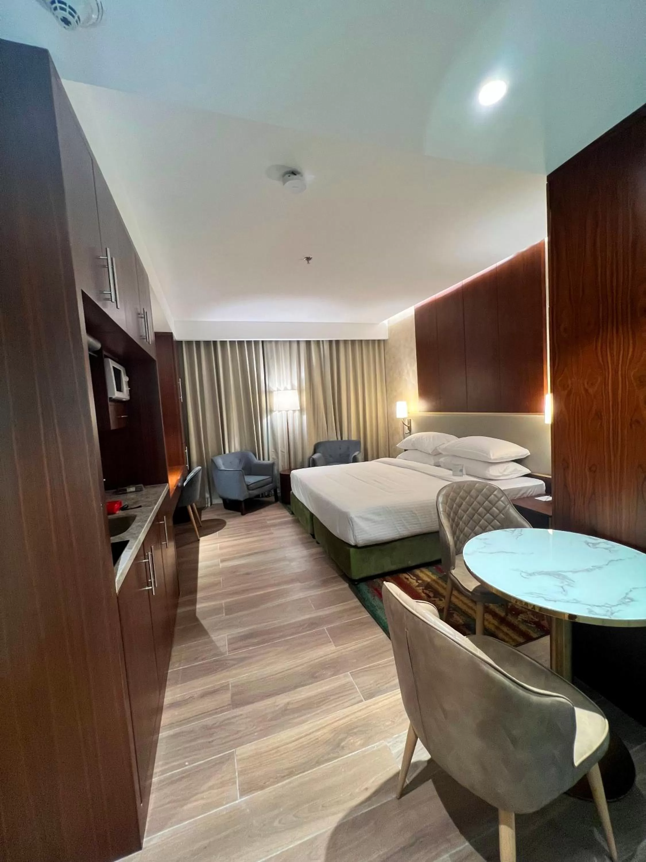 Bedroom, Bed in City Seasons Suites