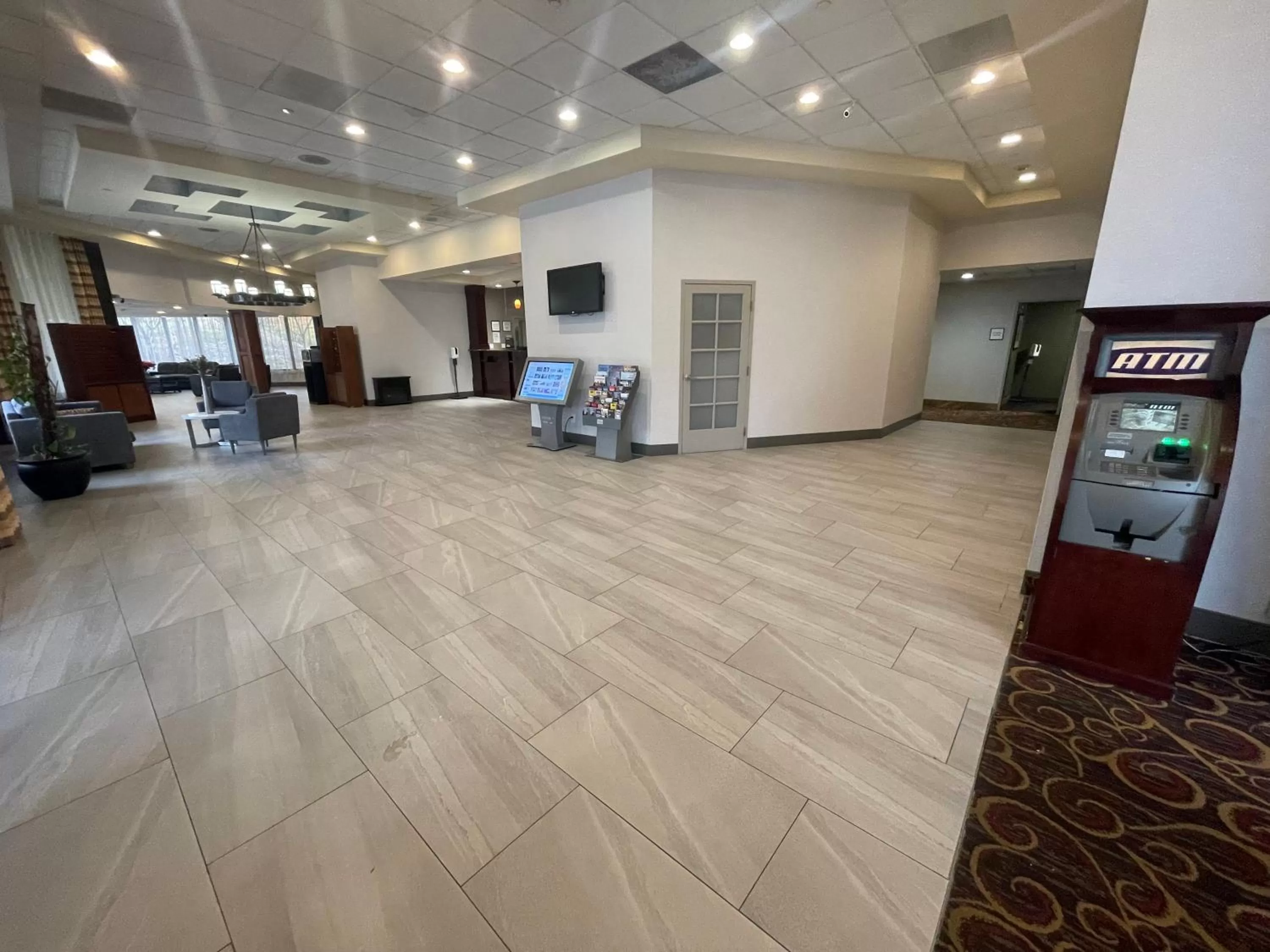 Lobby or reception in Ramada by Wyndham Cleveland Independence