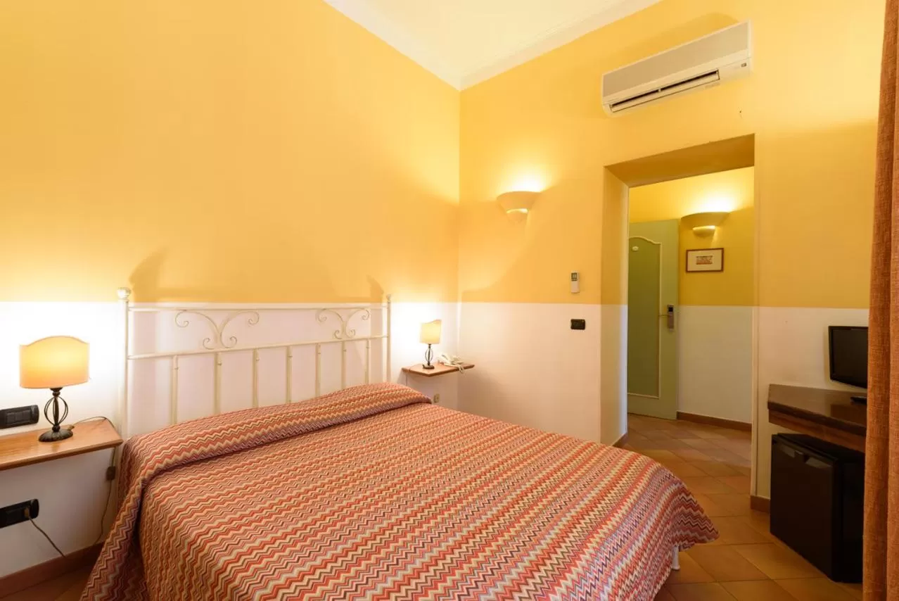 Bed in Hotel Mergellina