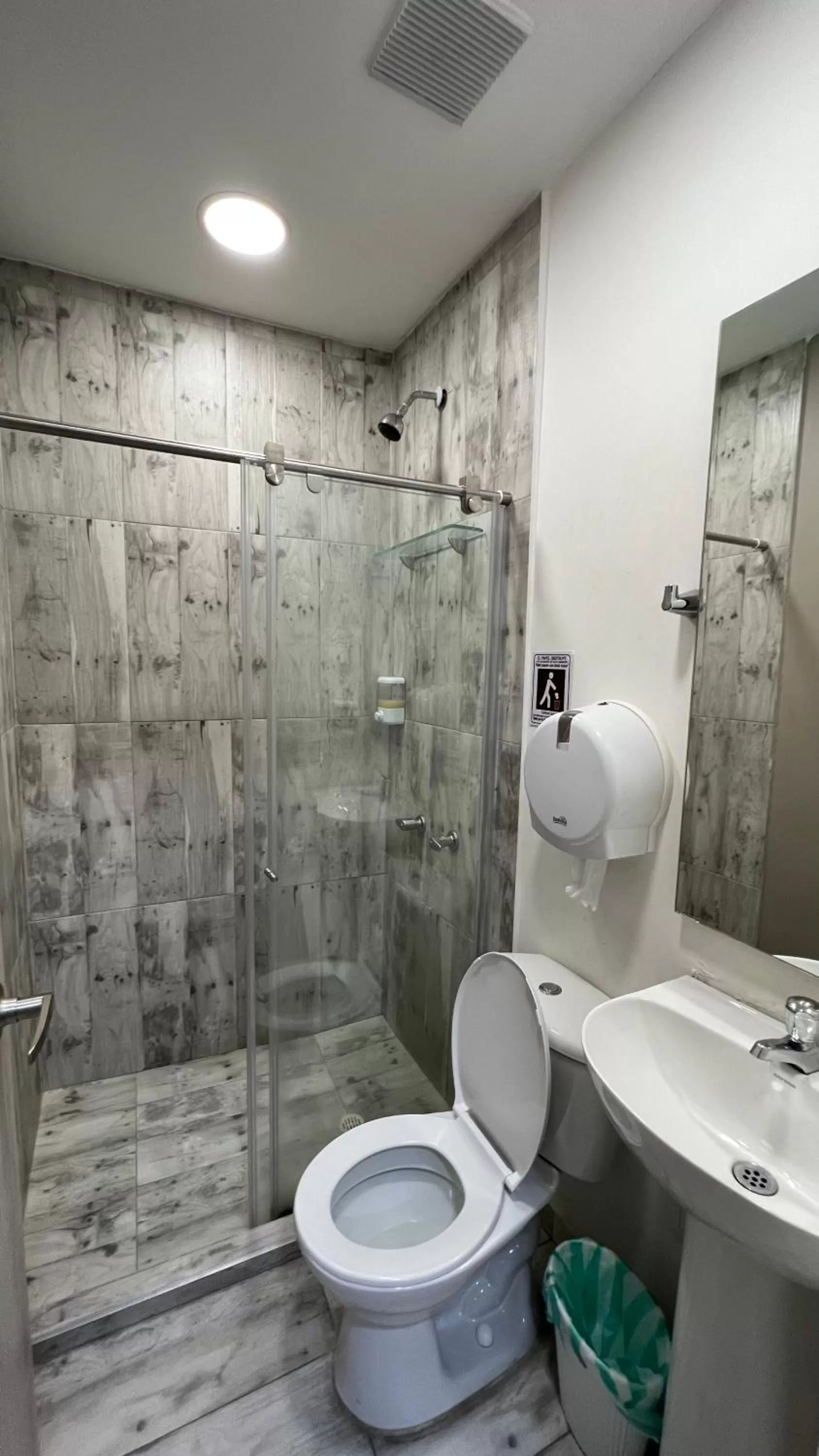 Bathroom in Bahia 79 Apartasuites Cerca al Centro