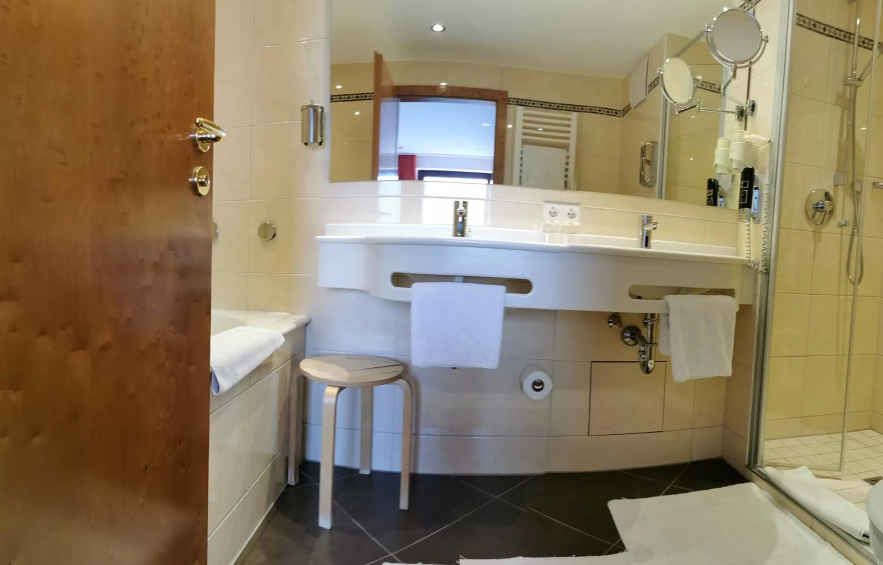 Shower in Hotel Engel