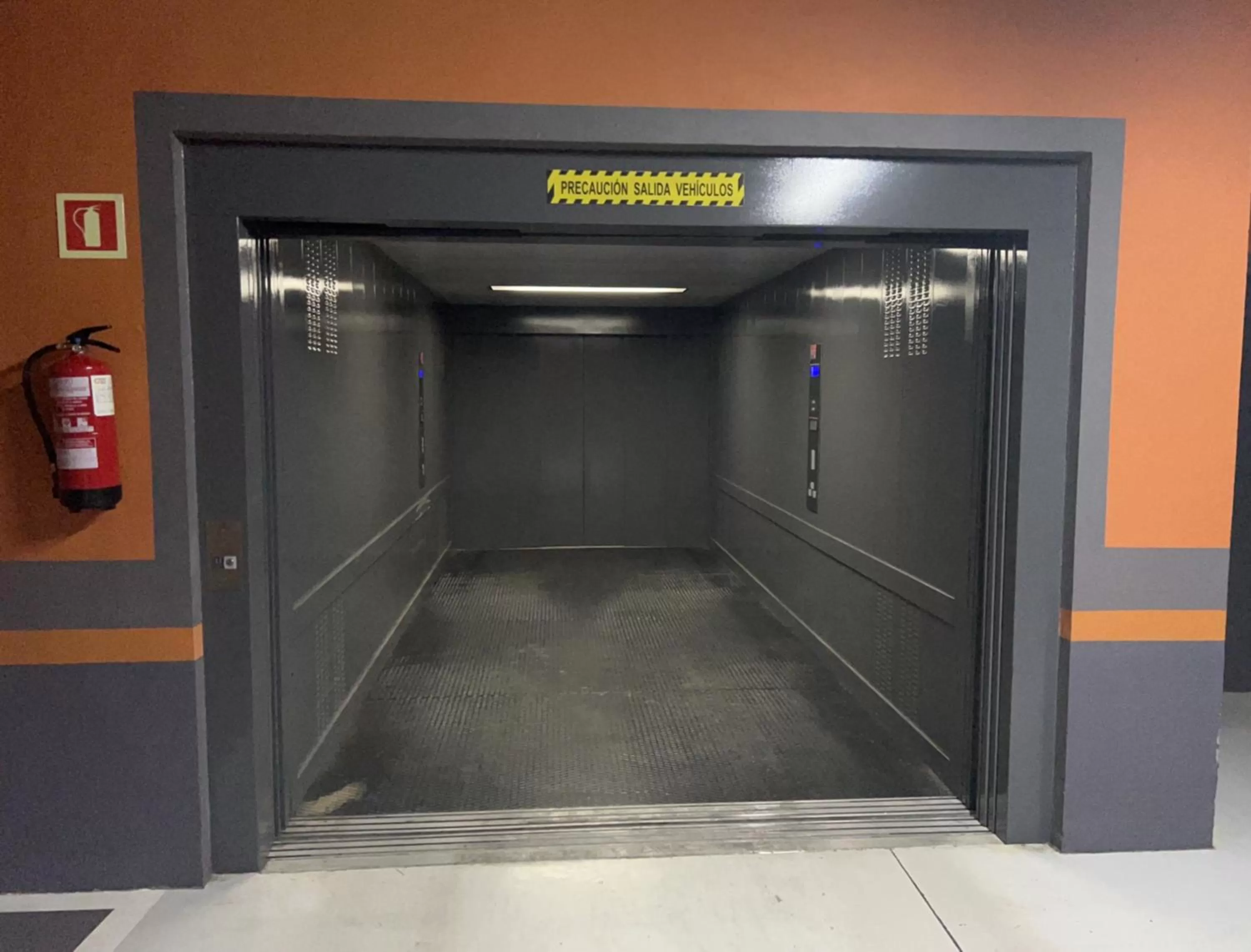 Parking in Nexus Valladolid Suites & Hotel