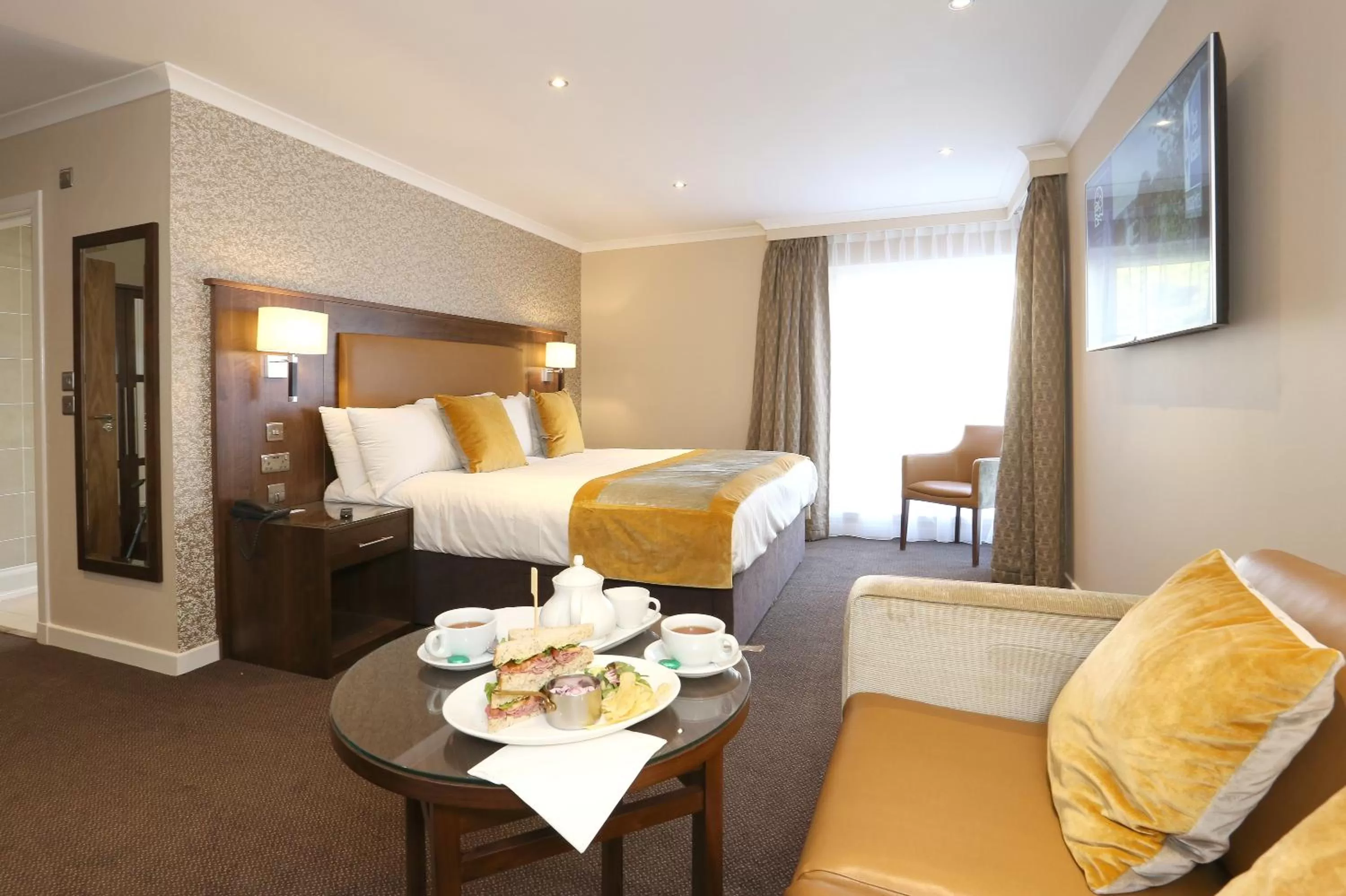 Seating area, Bed in Invercarse Hotel Dundee, BW Signature Collection