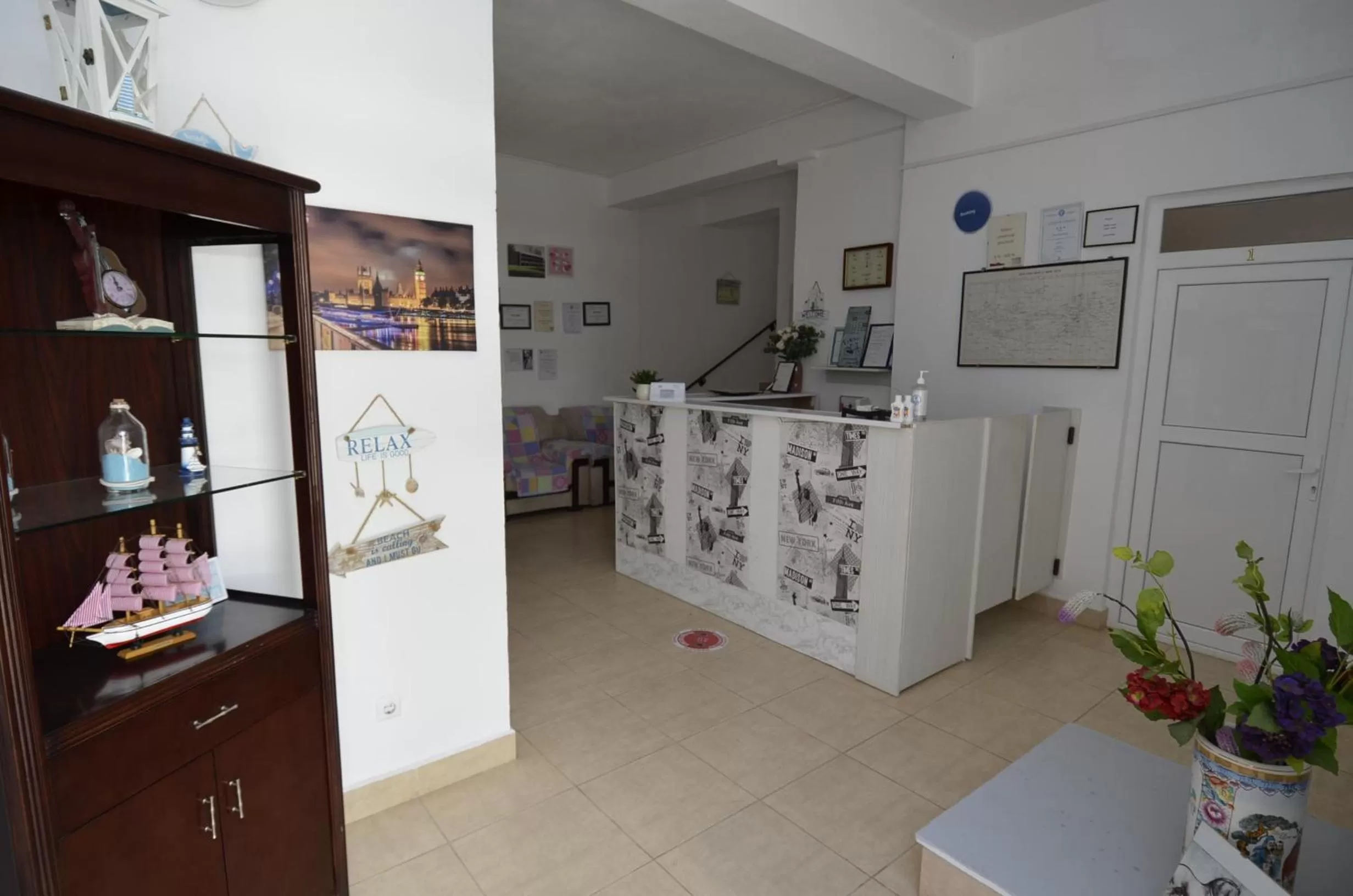 Lobby or reception in Perla