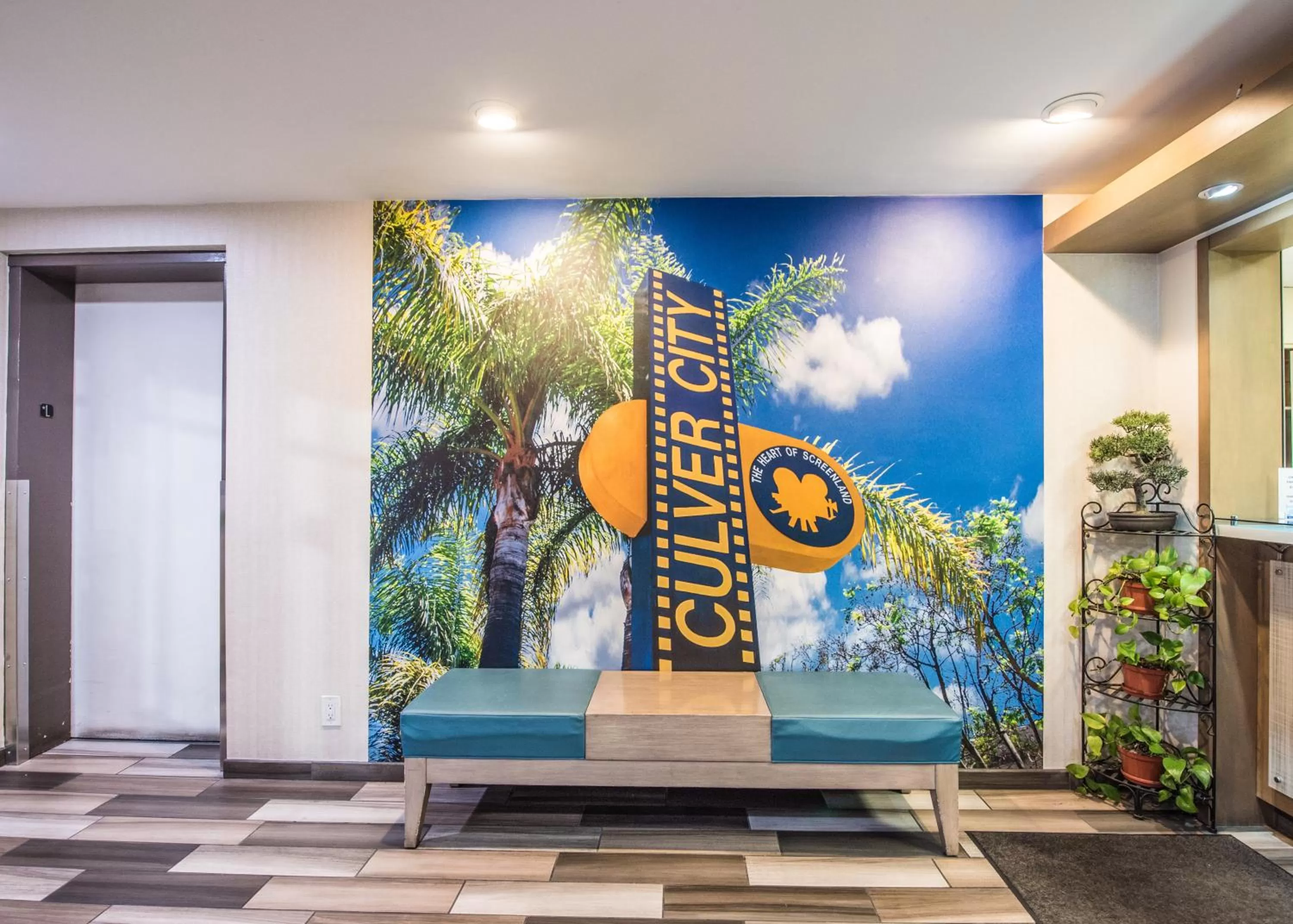 Lobby or reception in Travelodge by Wyndham Culver City