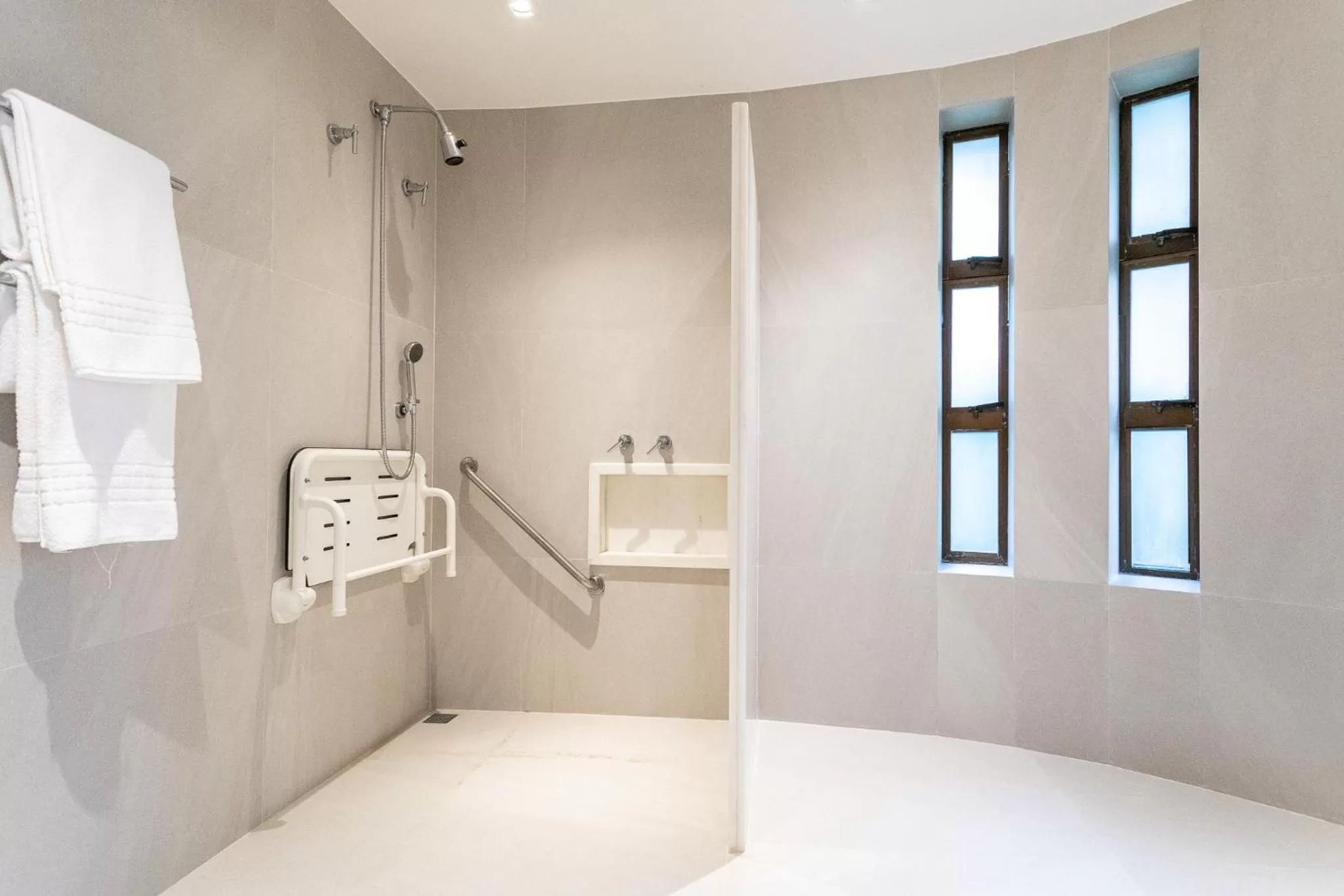 Shower in Hotel Astoria Ipanema - antigo Mar Ipanema