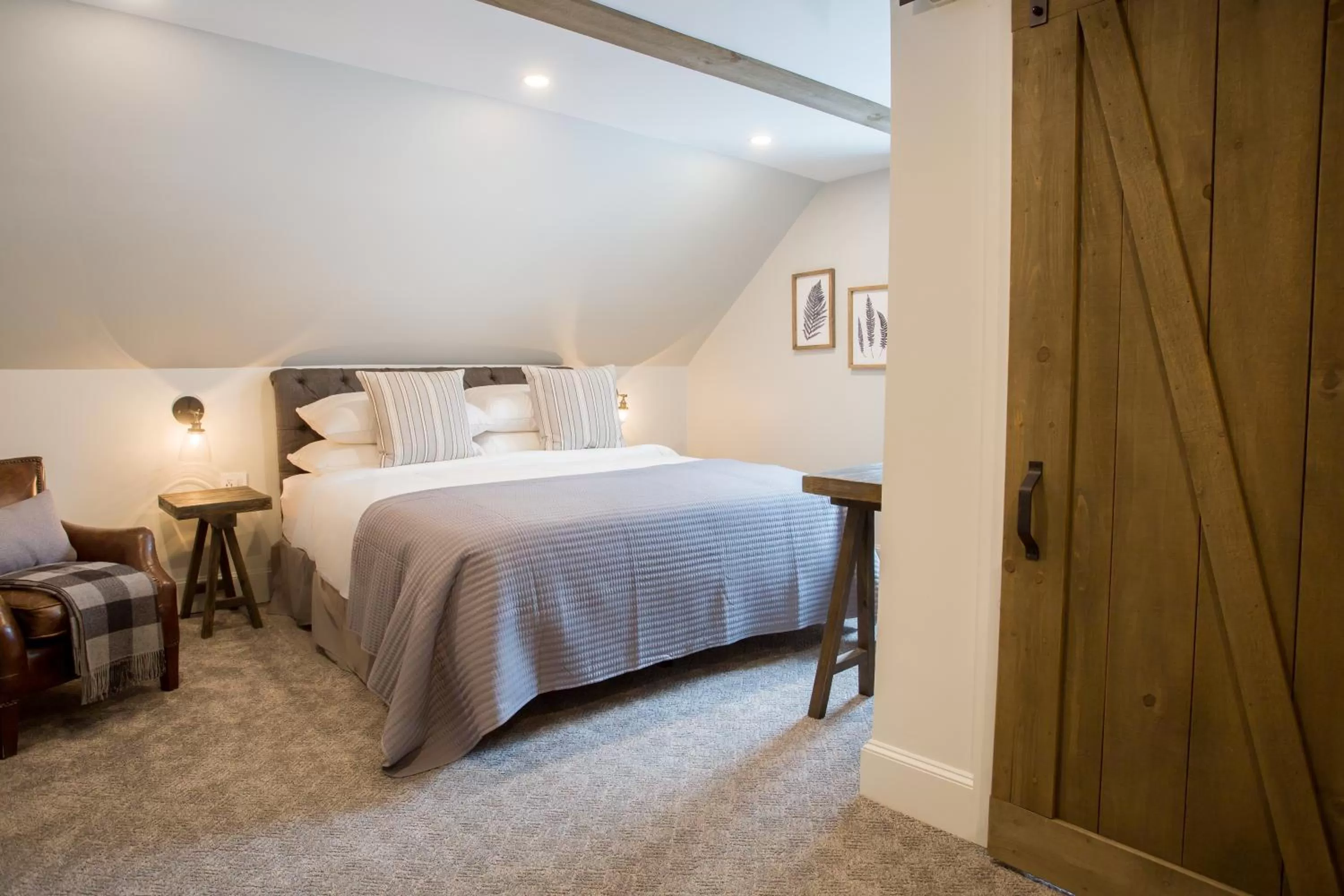 Bedroom, Bed in Mountain Meadows Lodge