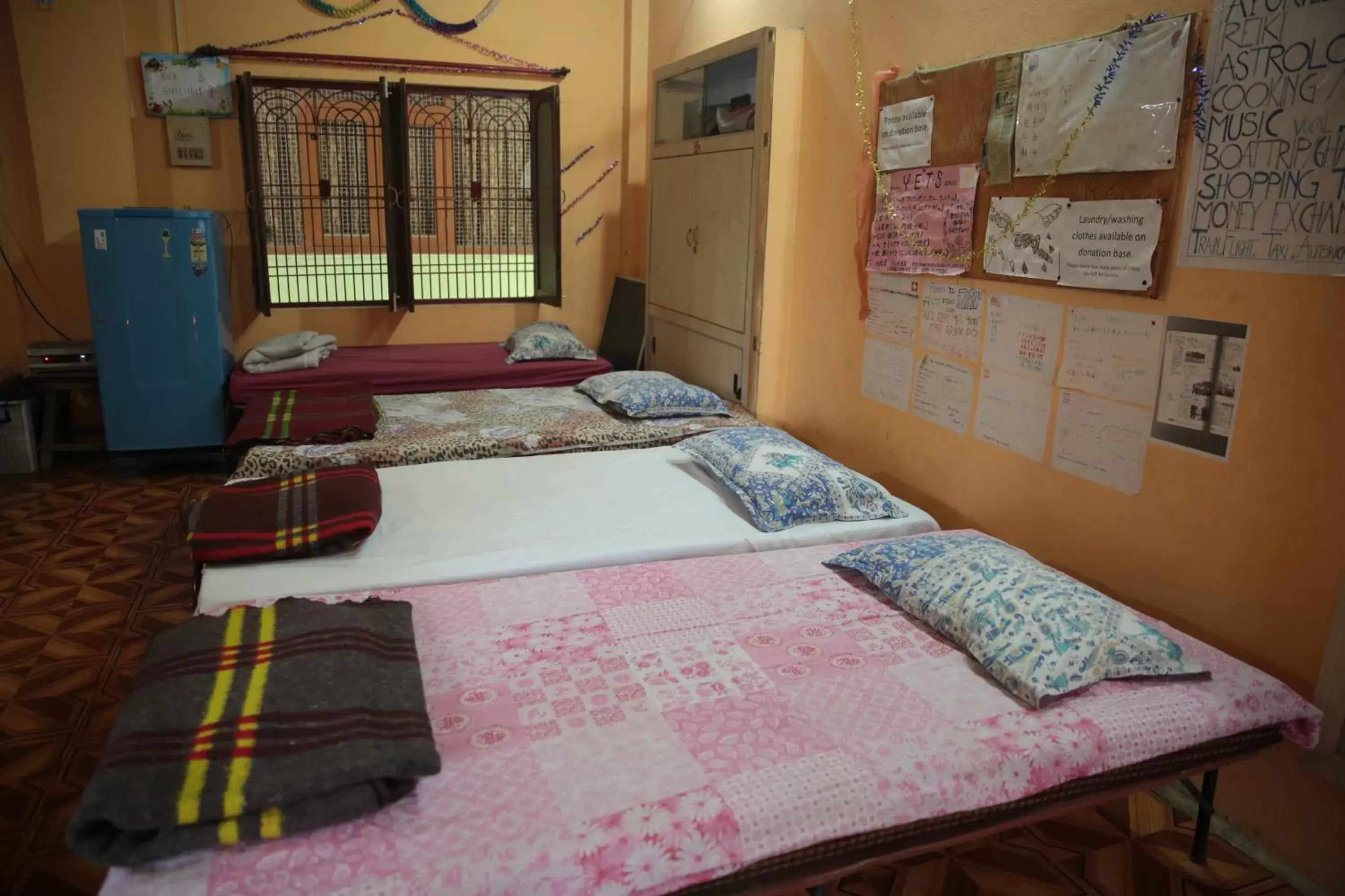 8-Bed Mixed Dormitory Room - single occupancy in Somit Paying Guest House 8-Bed Mixed Dormitory Room - single occupancy in Somit Paying Guest House