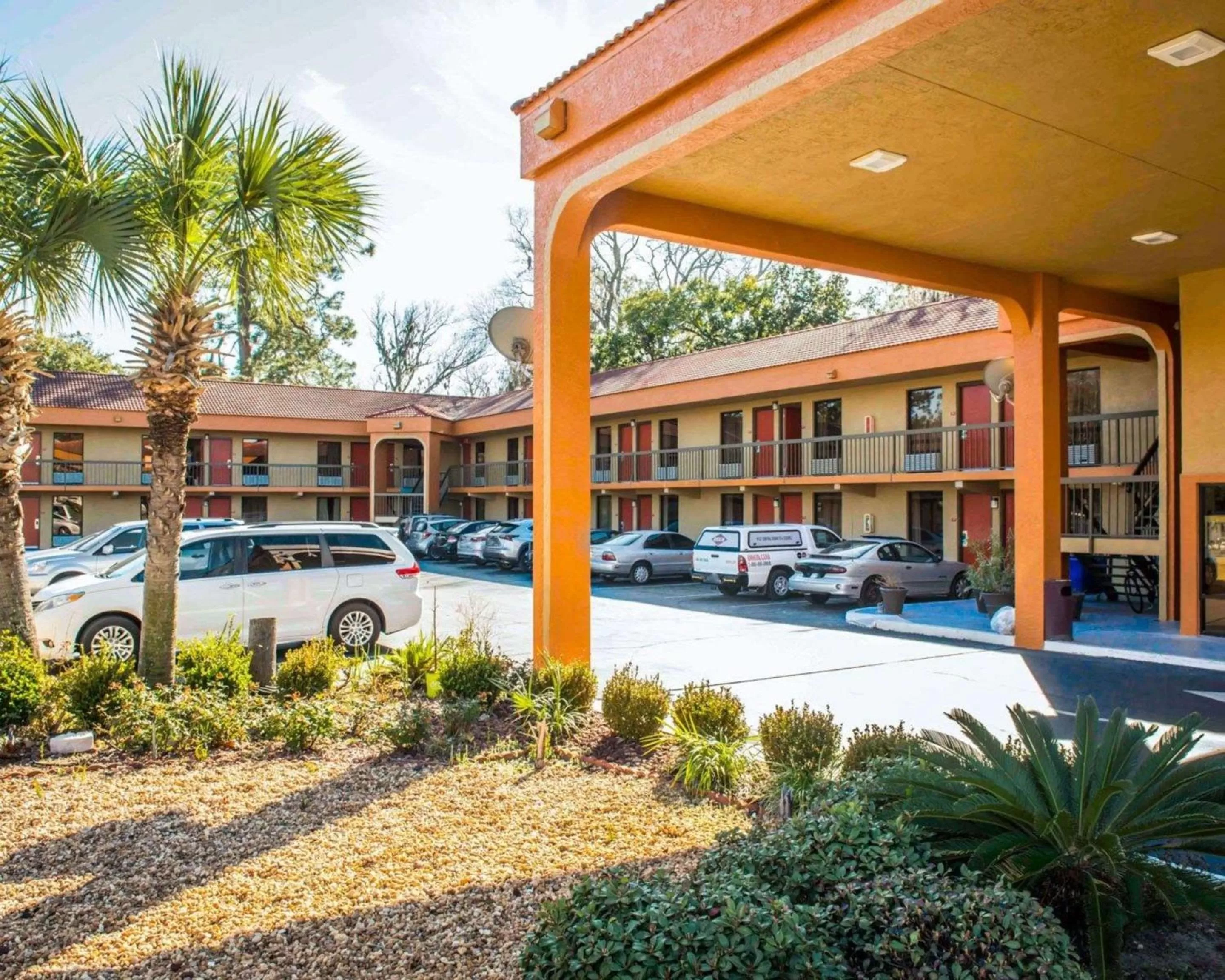 Property building in Econo Lodge Panama City St Andrews