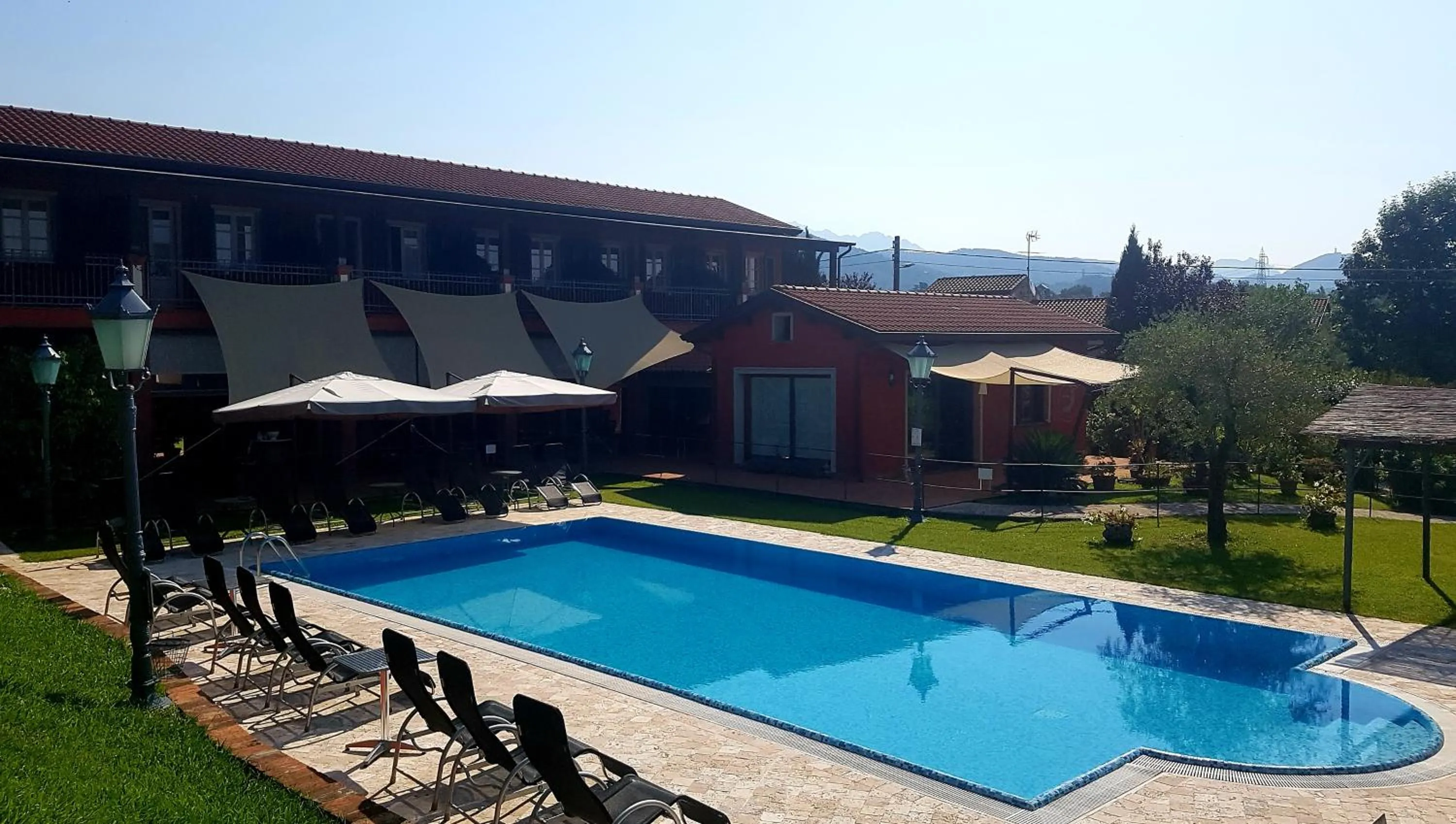 Property building in Albergo la Luna