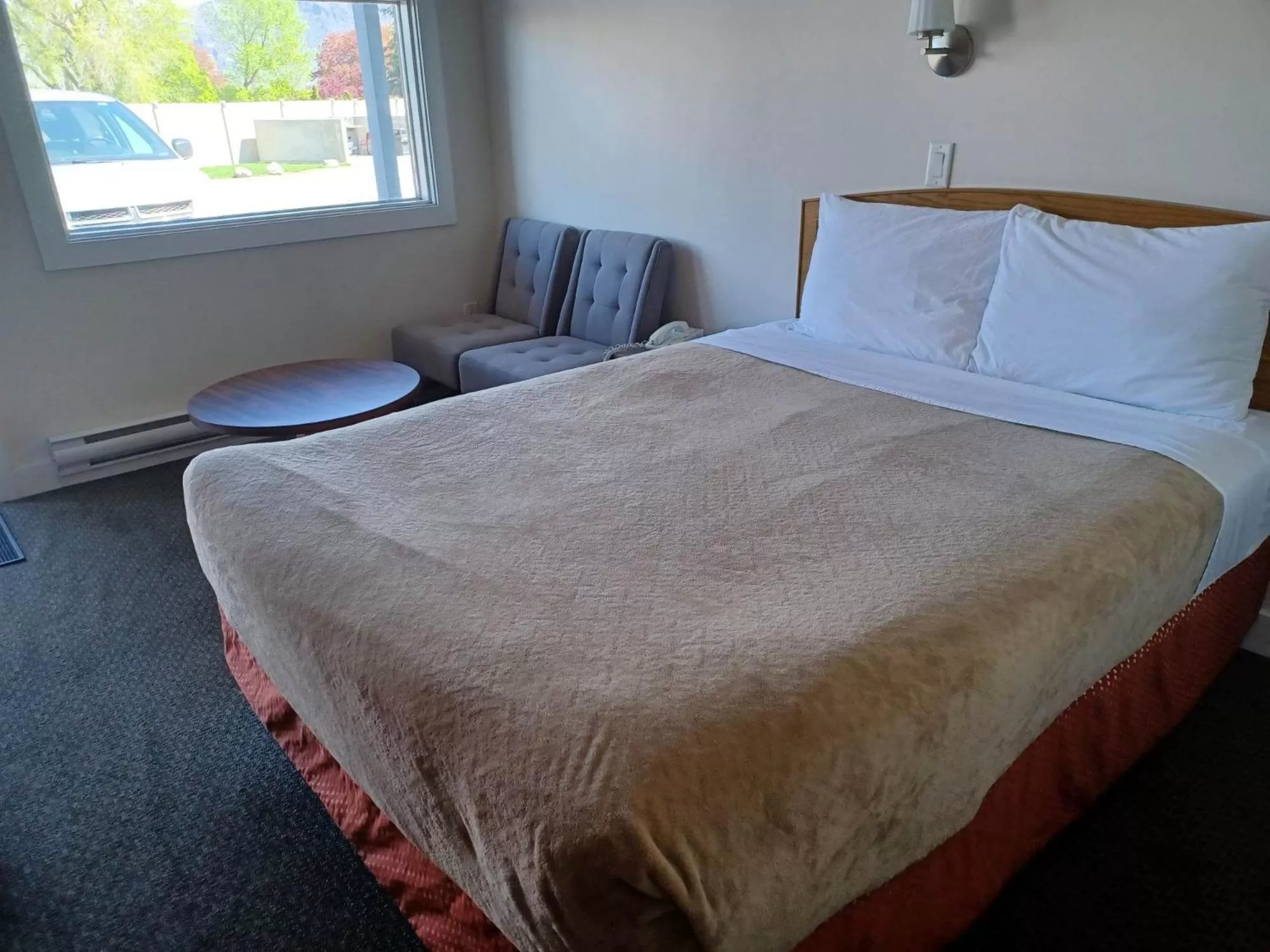 Bed in Grandview Motel