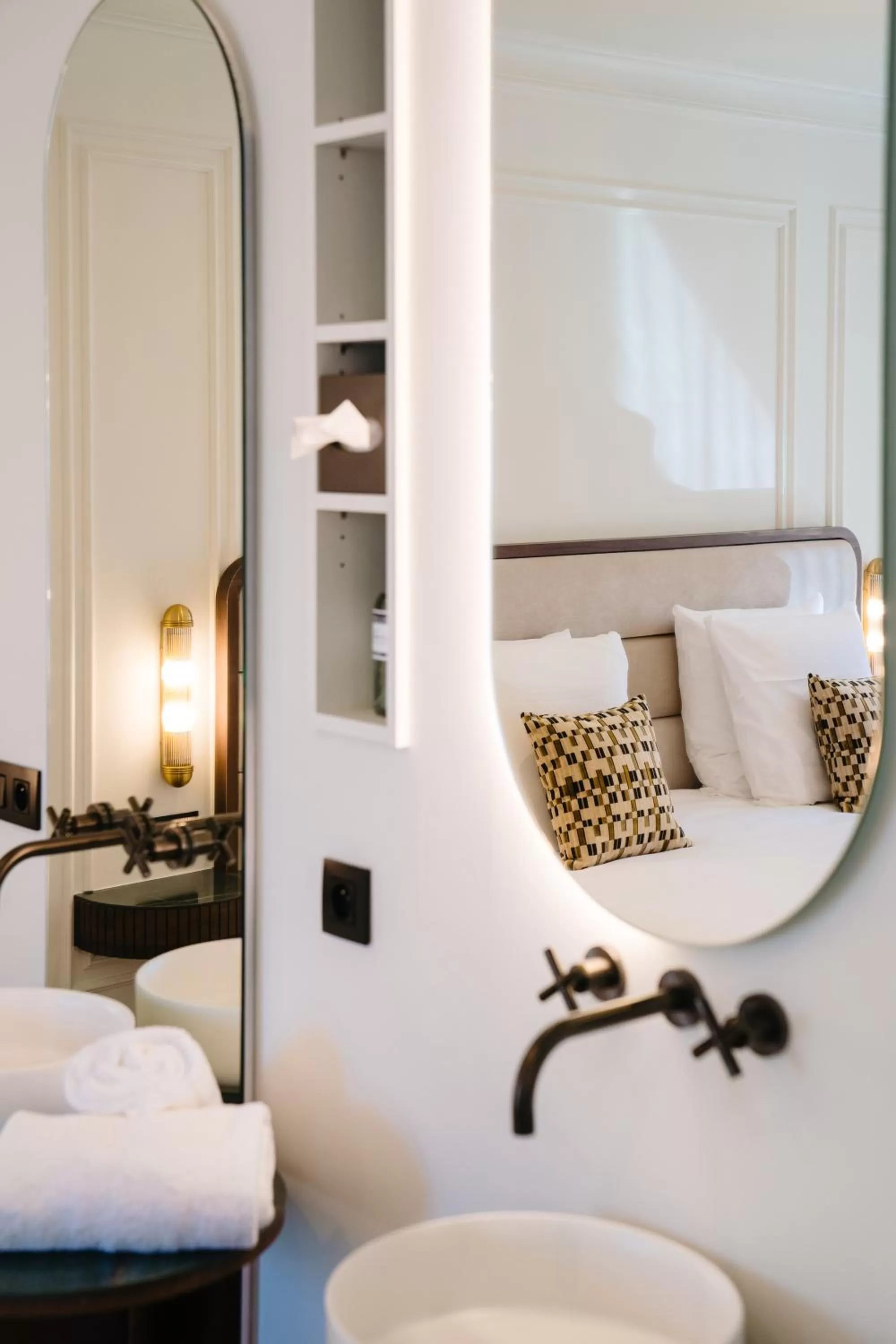 Bathroom, Bed in Hotel Du Parc