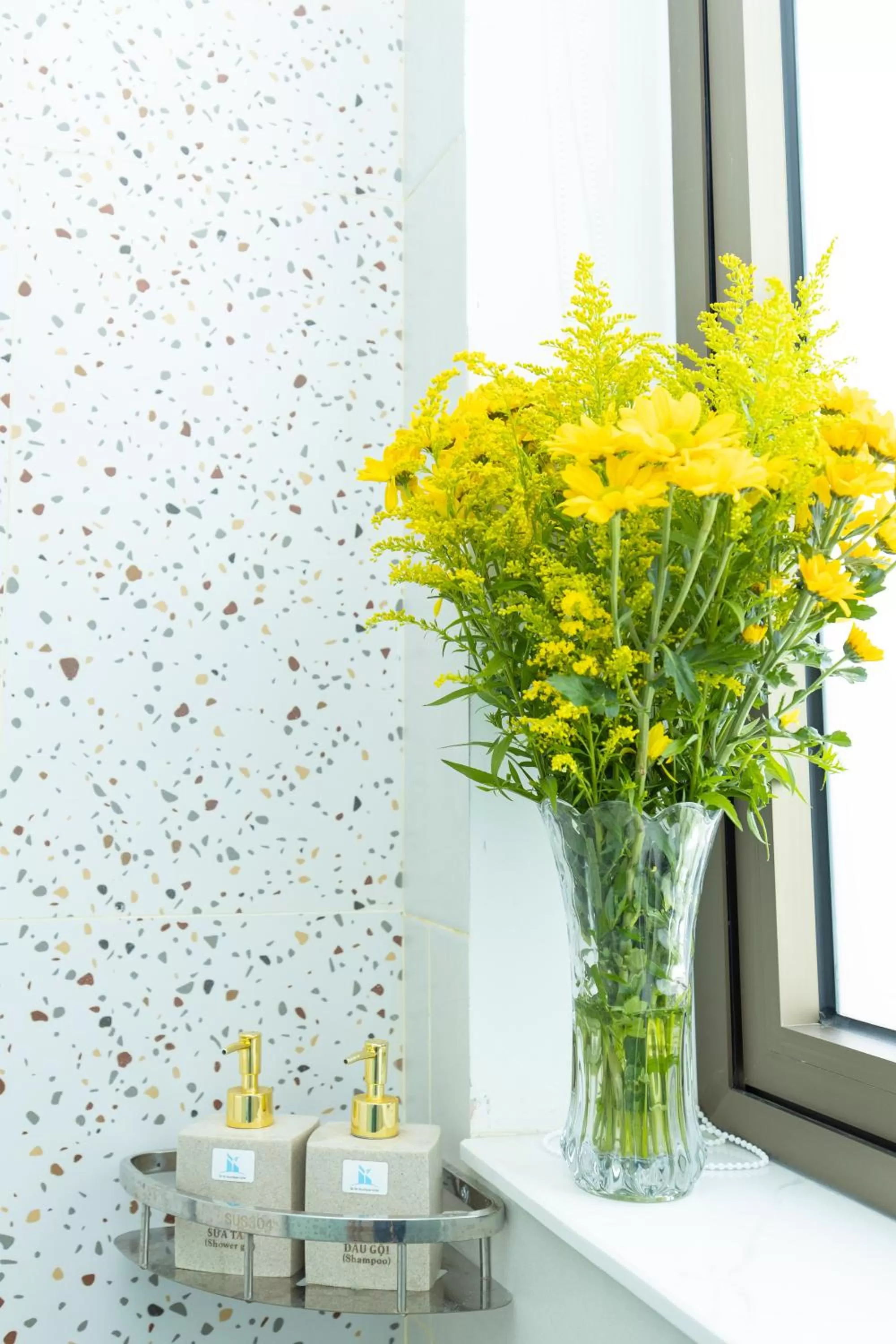 Shower in BOBO Boutique Hotel