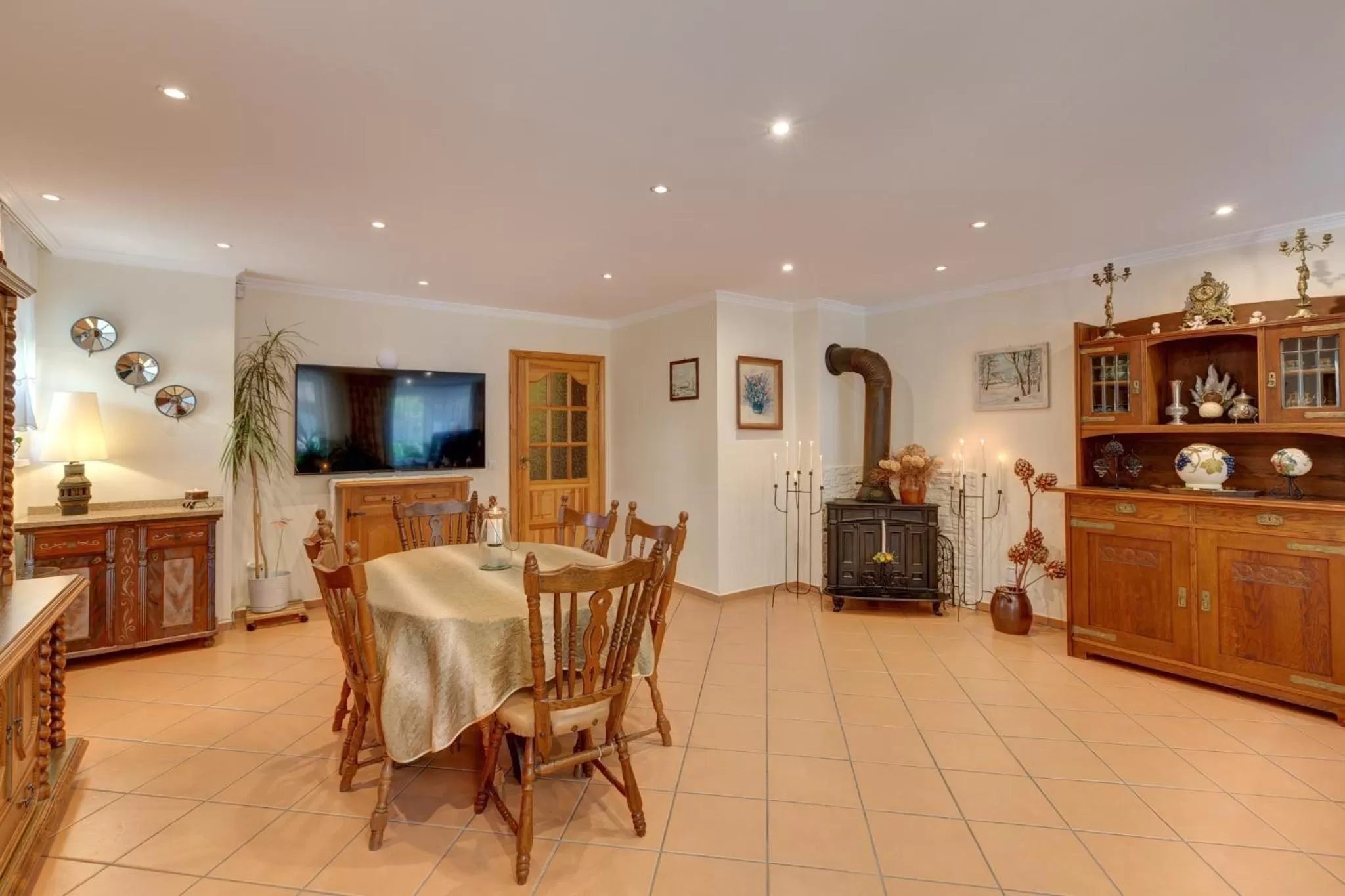 Communal lounge/ TV room in Willa Joka