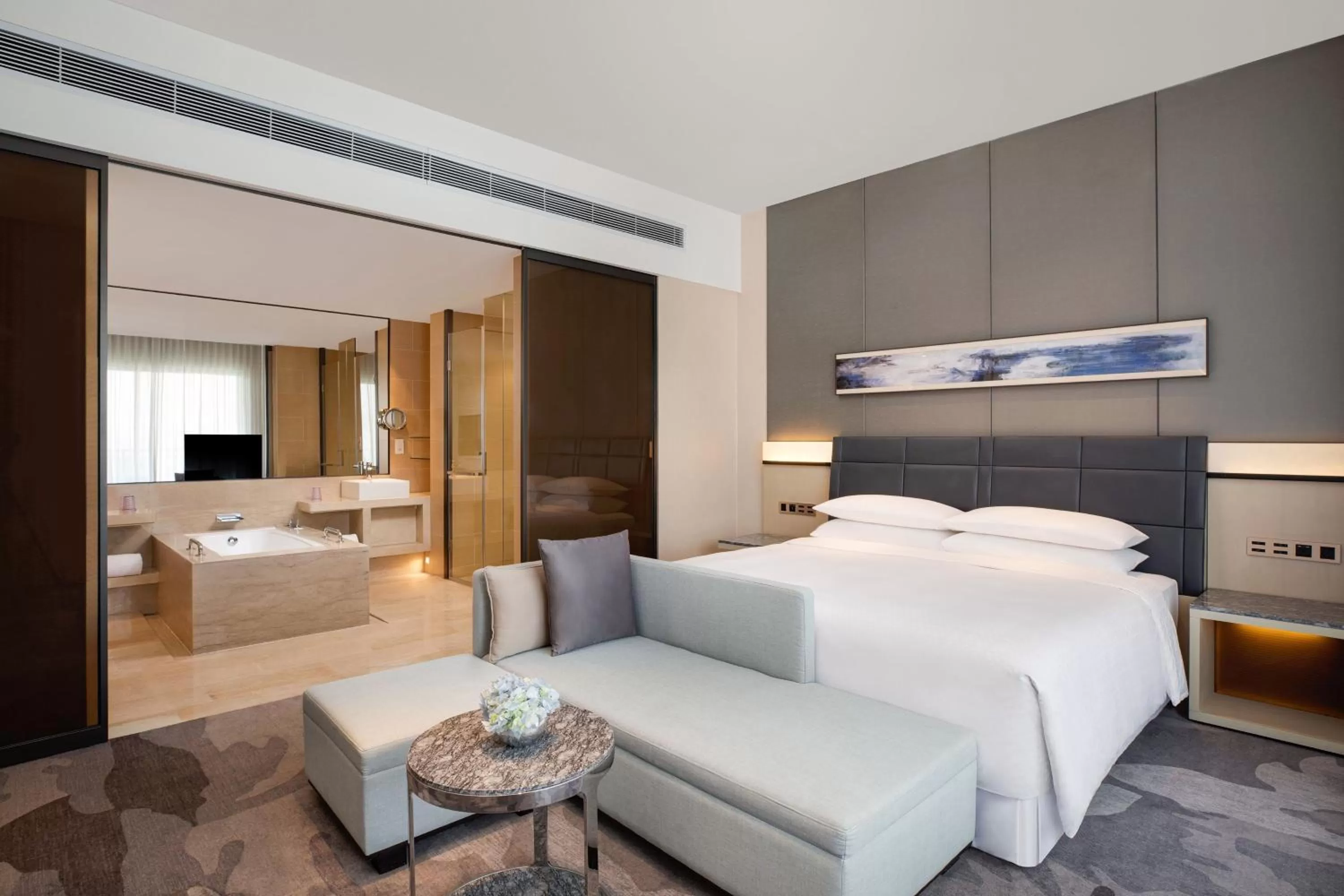 Photo of the whole room, Bed in Four Points by Sheraton Guangdong, Heshan