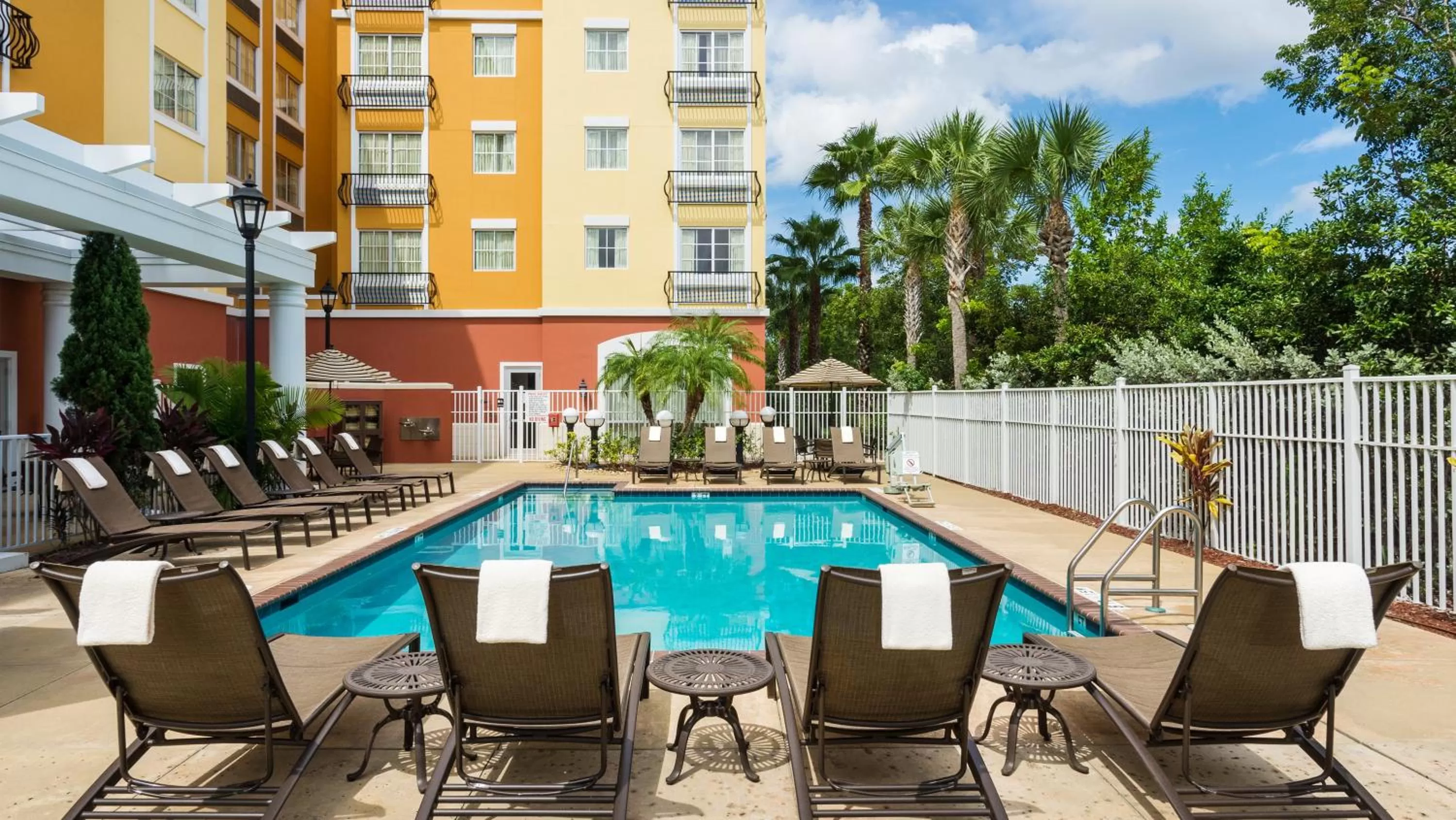 Swimming pool in Hyatt Place Fort Myers Estero