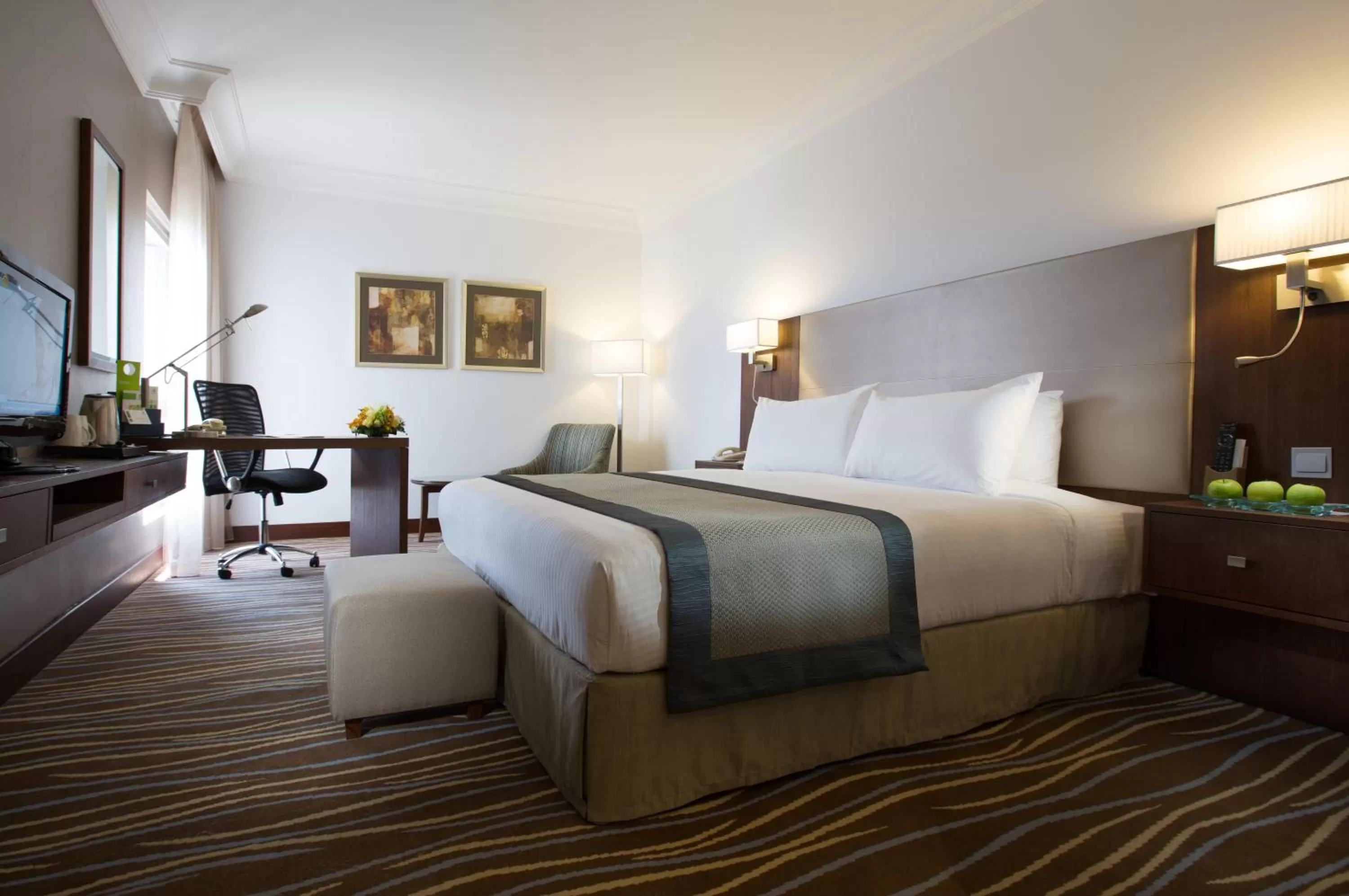 Photo of the whole room, Bed in Copthorne Downtown by Millennium