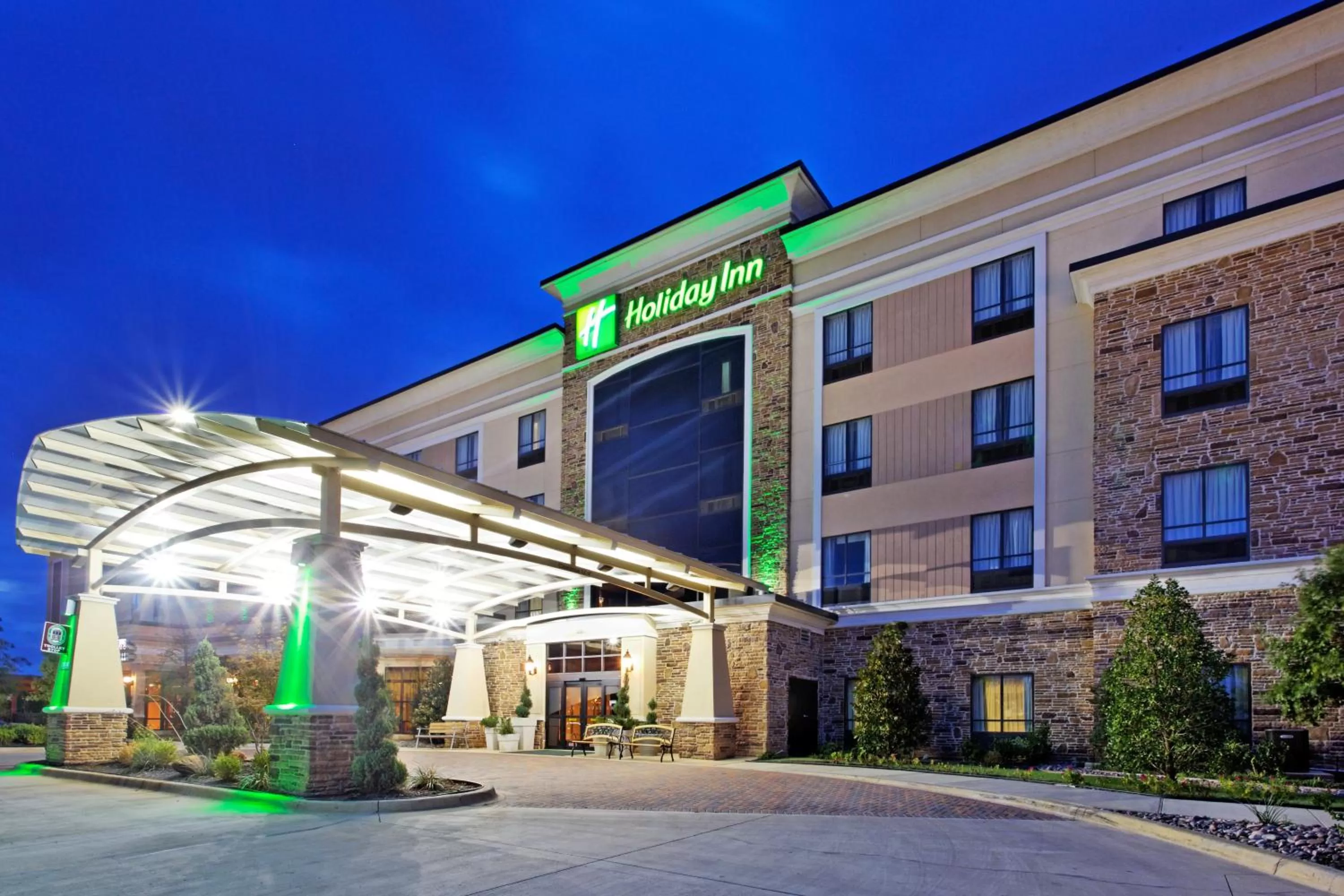Property building in Holiday Inn Arlington Northeast by IHG