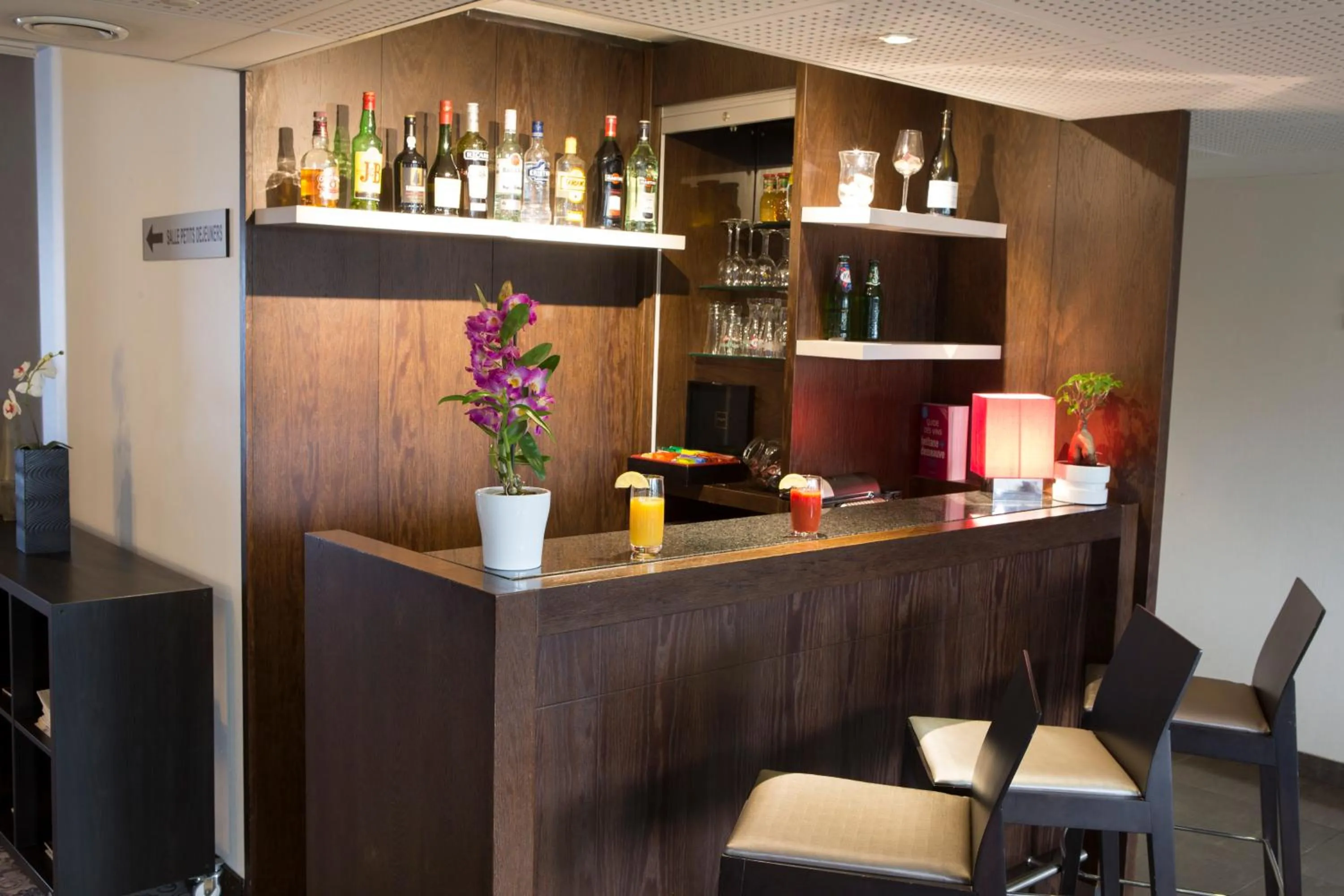 Lounge or bar in Hotel Mercure Rennes Cesson